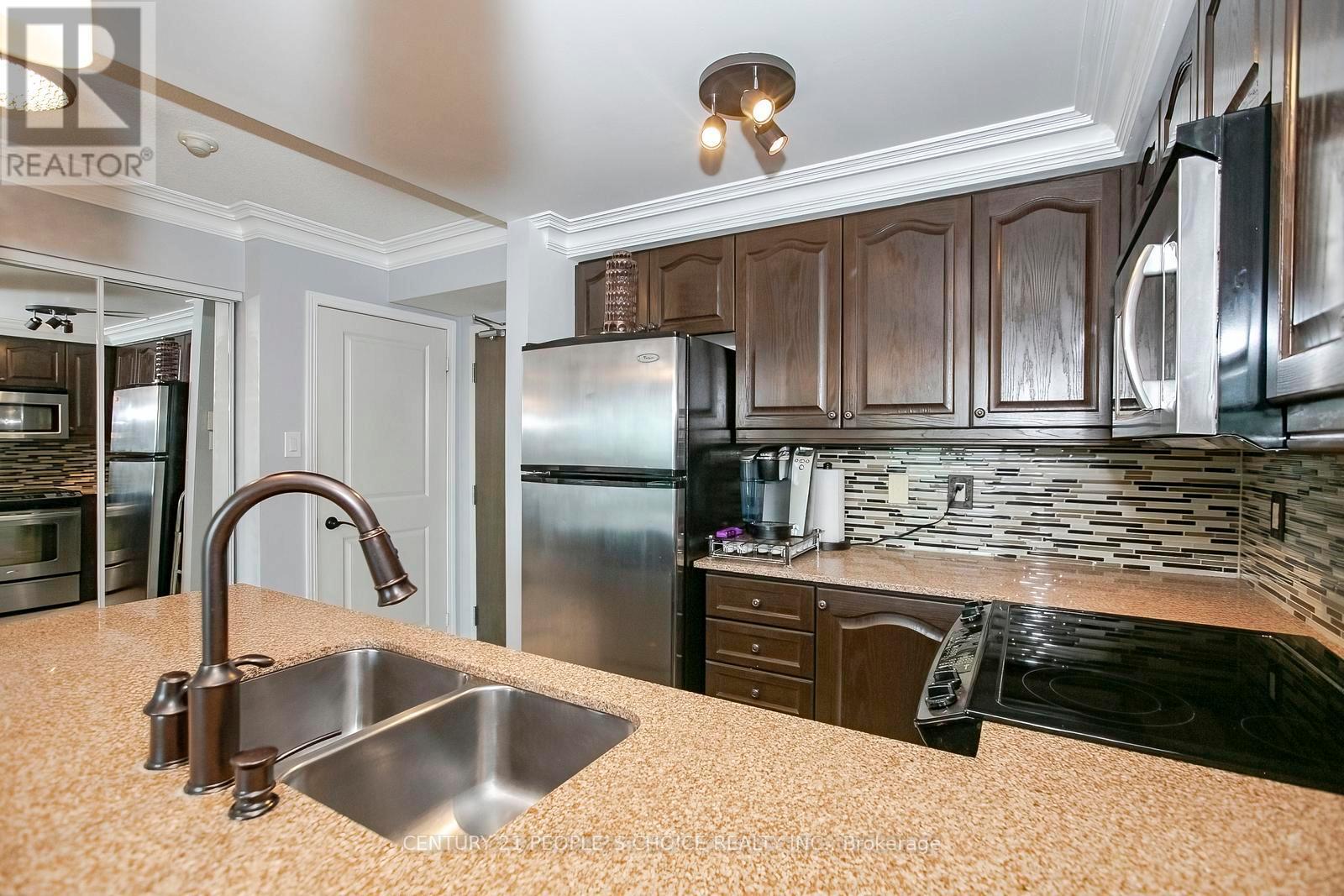 1512 - 9 George Street, Brampton, Ontario  L6X 0T6 - Photo 15 - W12489842