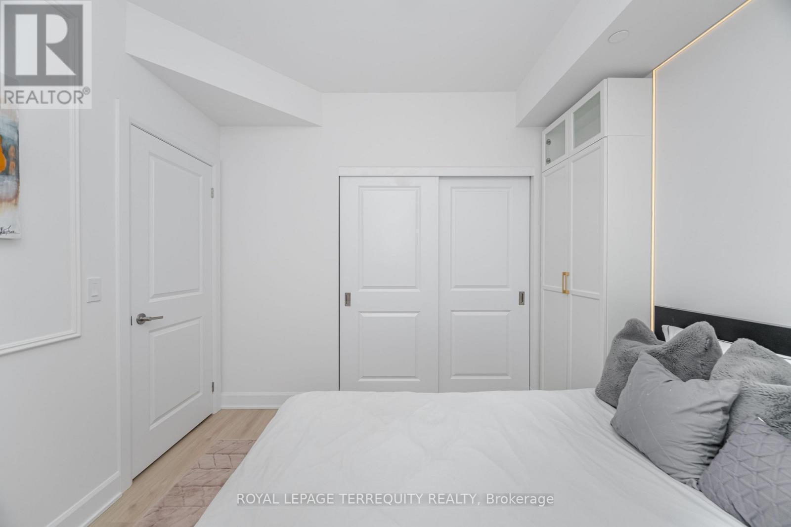 515 - 3240 William Coltson Avenue, Oakville, Ontario  L6H 8C8 - Photo 7 - W12489844