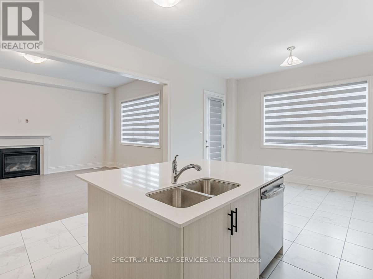 21 James Walker Avenue, Caledon, Ontario  L7C 0H1 - Photo 4 - W12489876