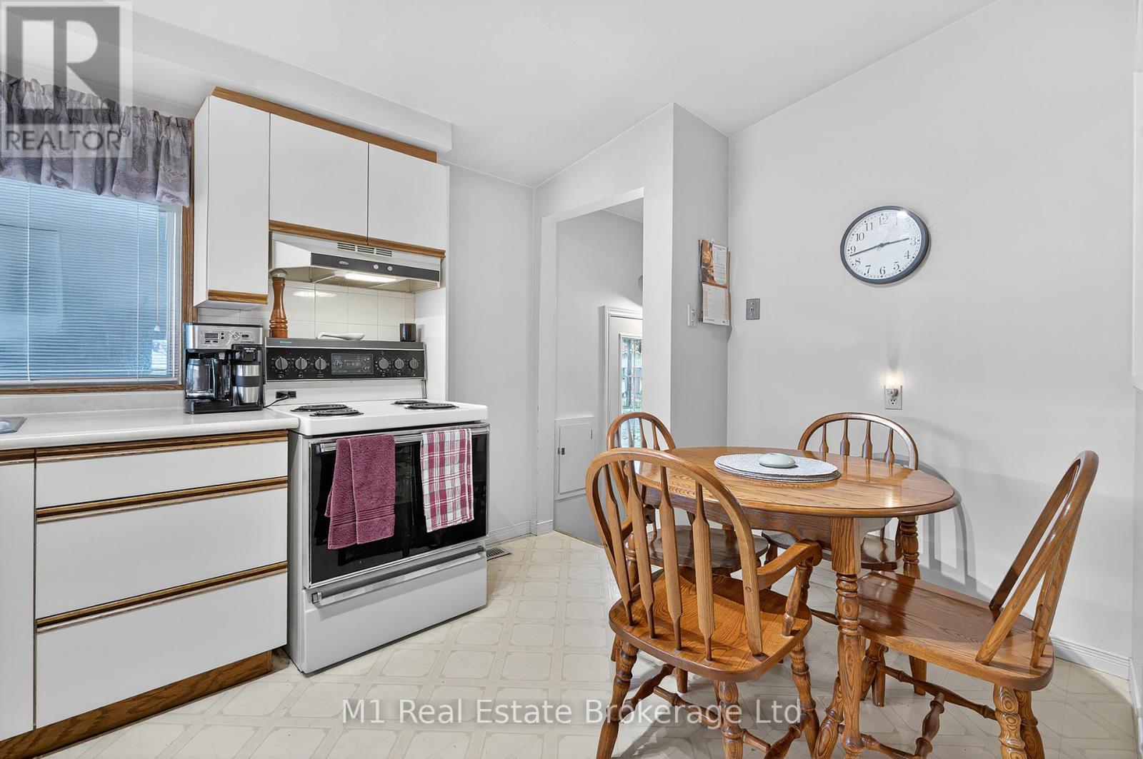 15 Woodycrest Drive, Guelph, Ontario  N1H 6E8 - Photo 14 - X12490224