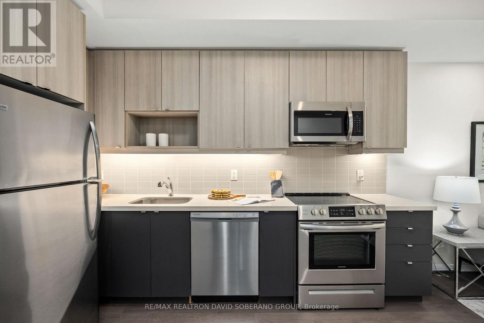 202 - 1120 Briar Hill Avenue, Toronto, Ontario  M6B 0A9 - Photo 12 - W12489890