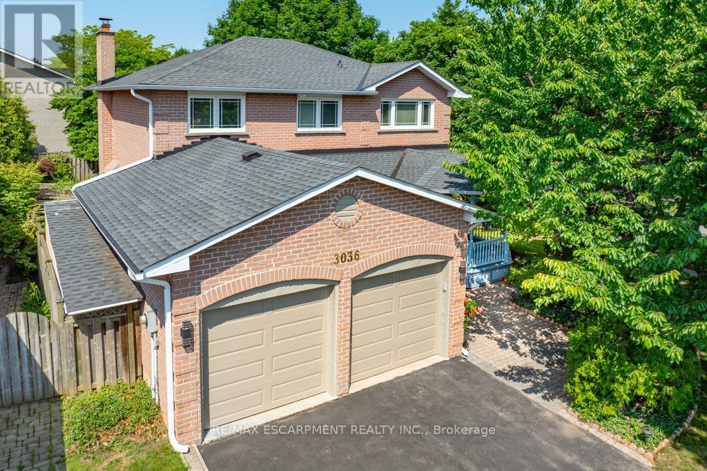 3036 Swansea Drive, Oakville, Ontario  L6L 6H9 - Photo 2 - W12489896