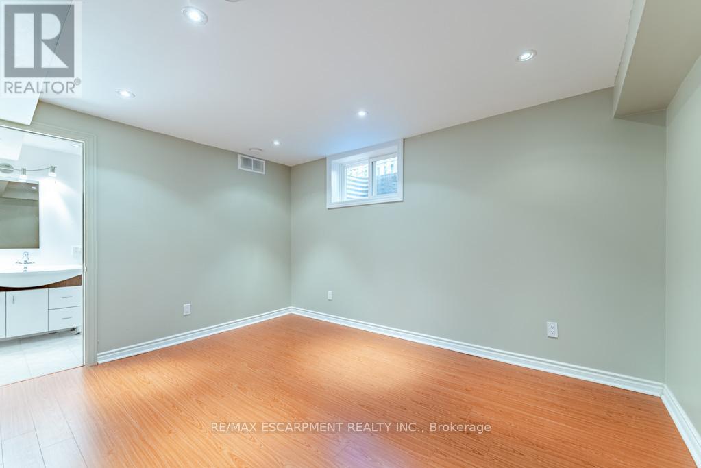 3036 Swansea Drive, Oakville, Ontario  L6L 6H9 - Photo 40 - W12489896