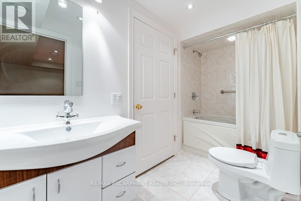 3036 Swansea Drive, Oakville, Ontario  L6L 6H9 - Photo 41 - W12489896