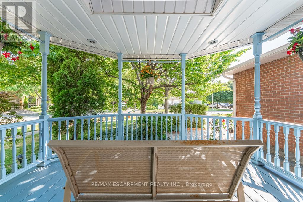 3036 Swansea Drive, Oakville, Ontario  L6L 6H9 - Photo 7 - W12489896