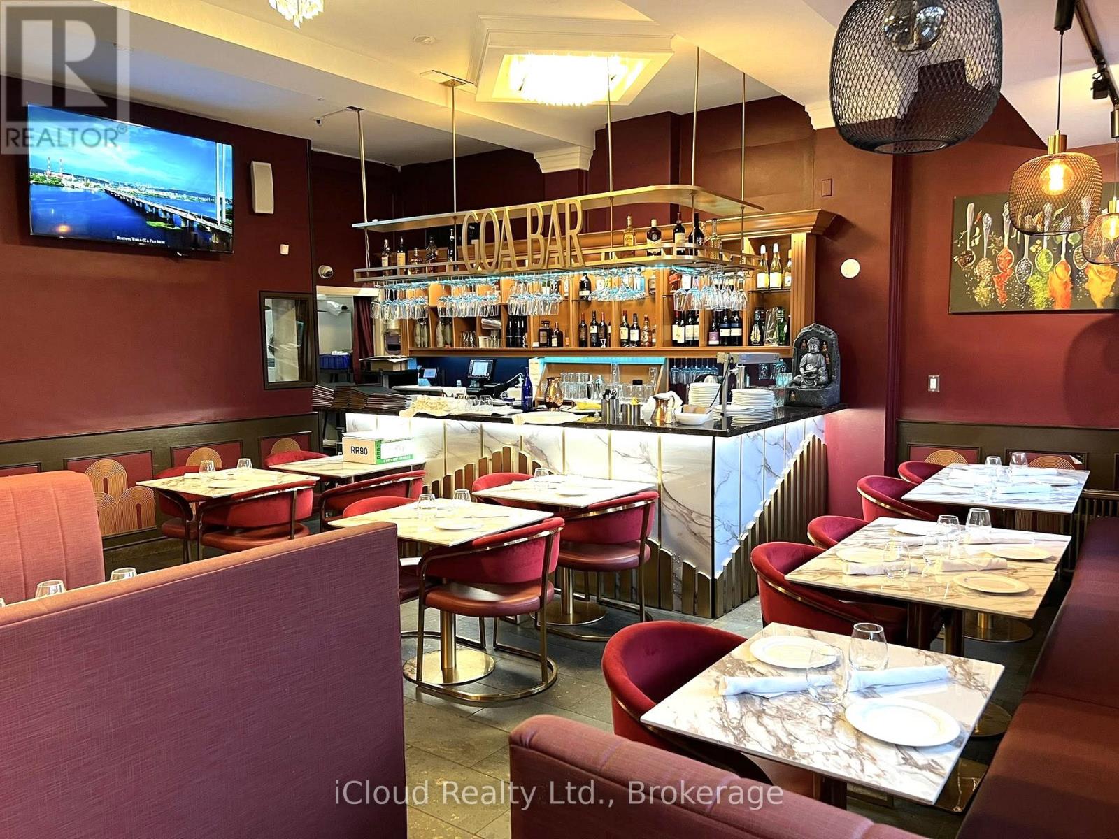 231 LAKESHORE ROAD E, Mississauga, Ontario