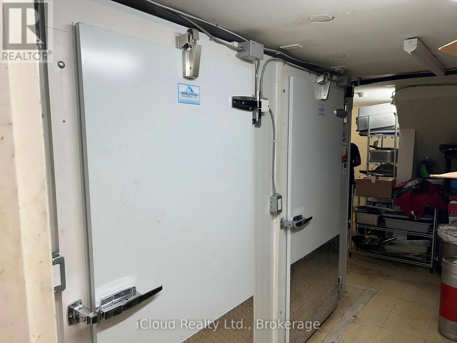 231 Lakeshore Road E, Mississauga, Ontario  L5G 1G8 - Photo 17 - W12489902