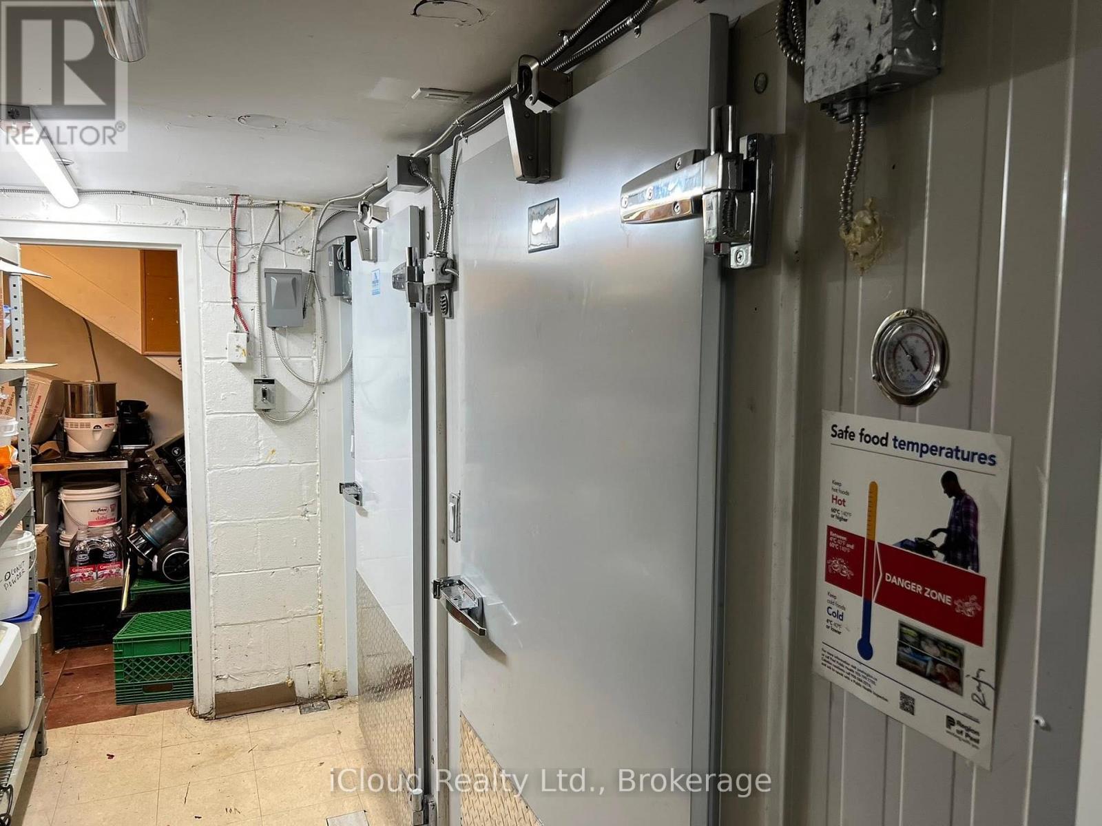 231 Lakeshore Road E, Mississauga, Ontario  L5G 1G8 - Photo 18 - W12489902