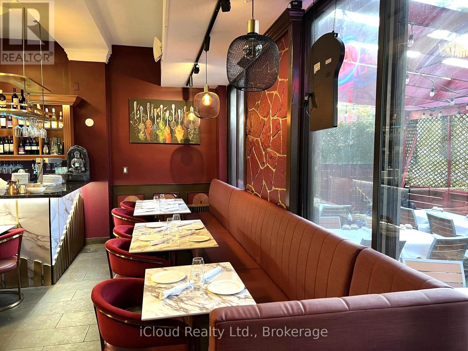 231 Lakeshore Road E, Mississauga, Ontario  L5G 1G8 - Photo 2 - W12489902