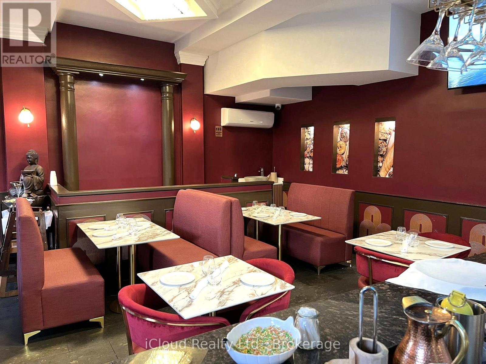 231 Lakeshore Road E, Mississauga, Ontario  L5G 1G8 - Photo 5 - W12489902