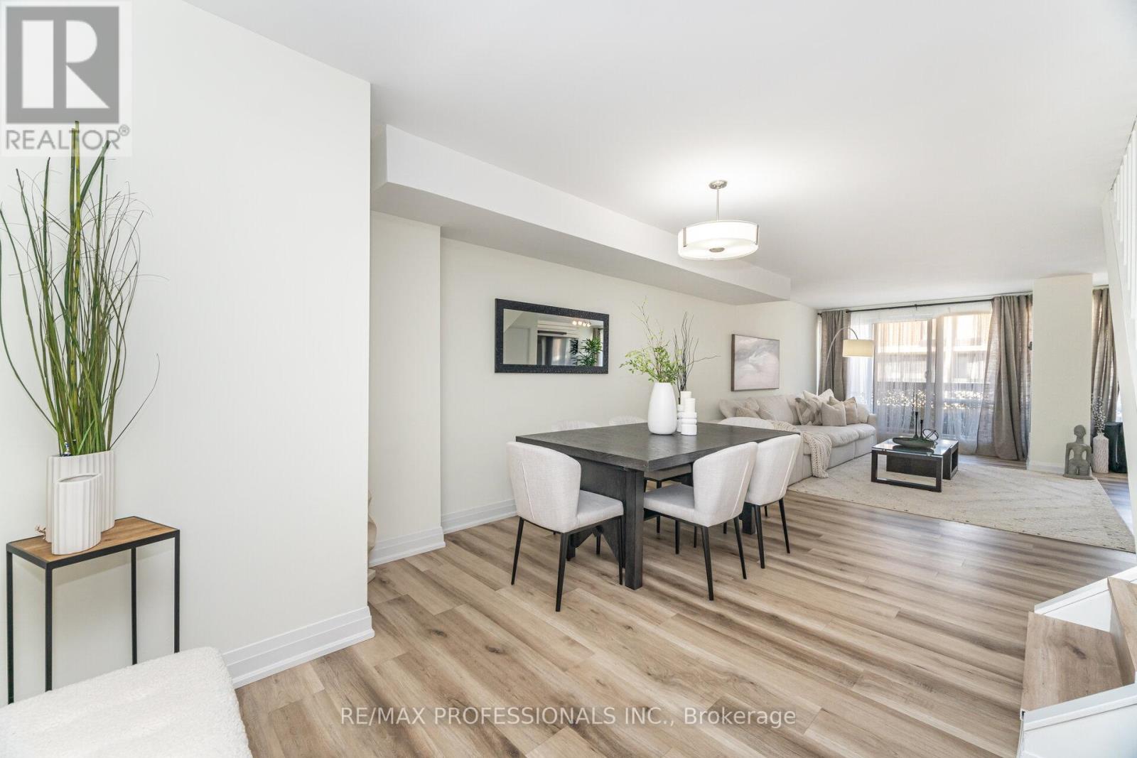 326 - 364 The East Mall, Toronto, Ontario  M9B 6C5 - Photo 10 - W12489914