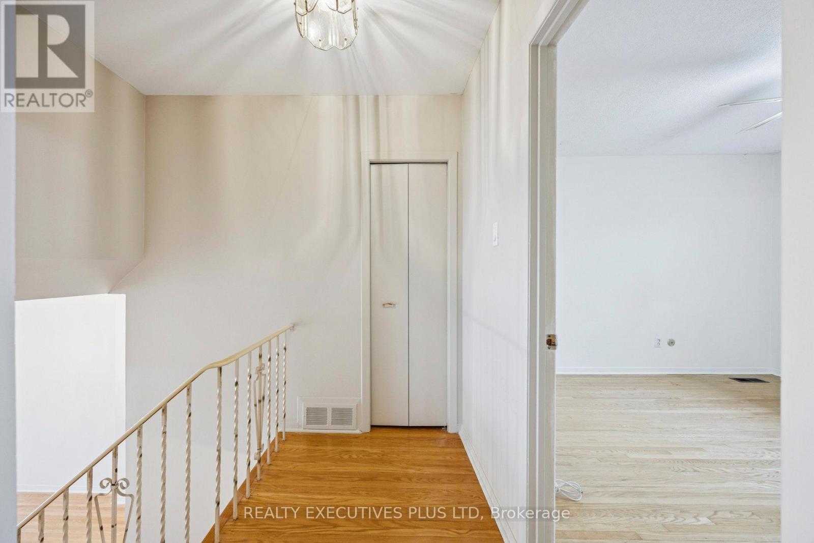 12 Bemberg Court, Toronto, Ontario  M9W 3V5 - Photo 10 - W12489922