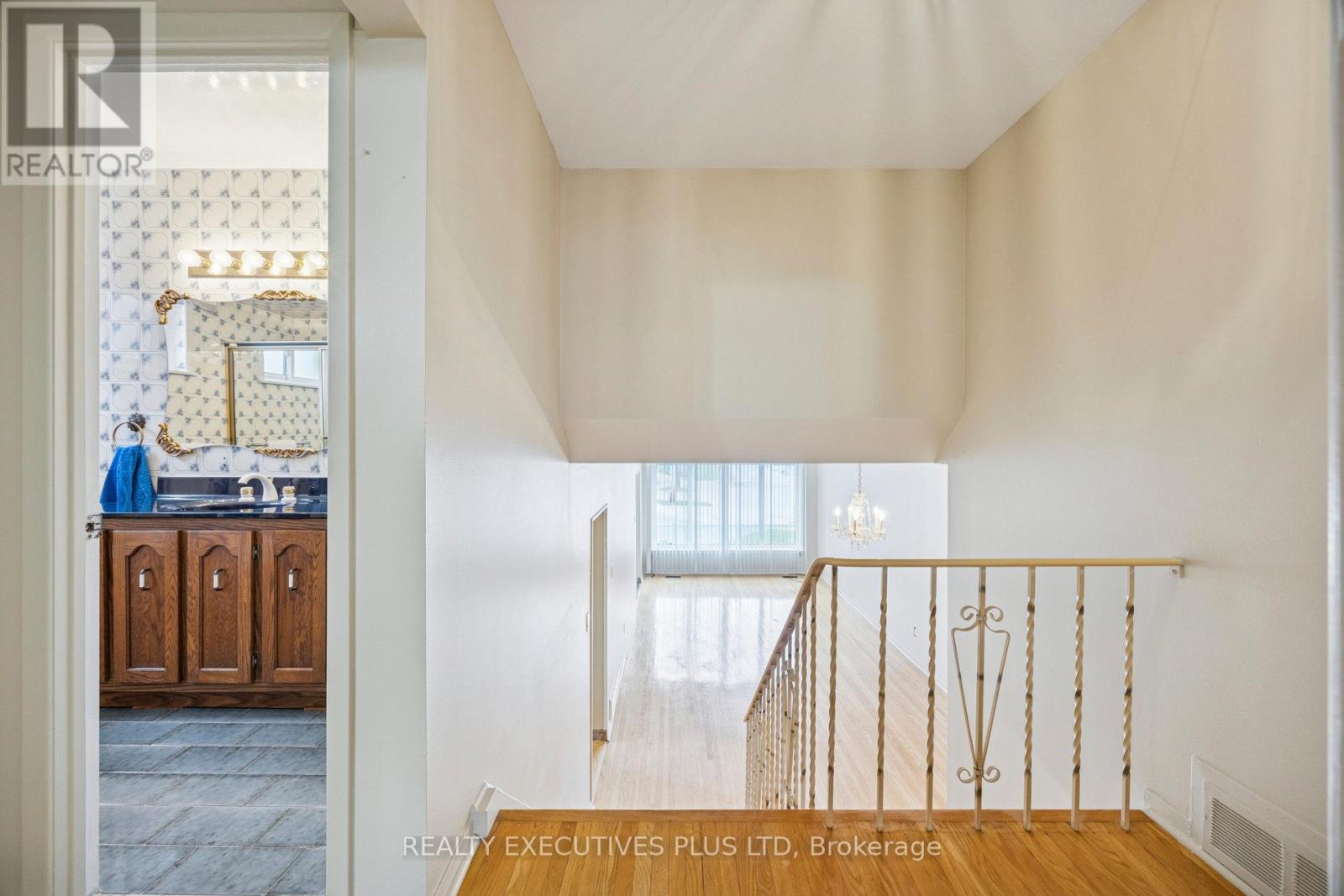 12 Bemberg Court, Toronto, Ontario  M9W 3V5 - Photo 11 - W12489922