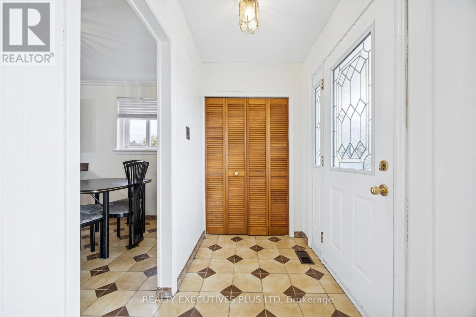 12 Bemberg Court, Toronto, Ontario  M9W 3V5 - Photo 4 - W12489922