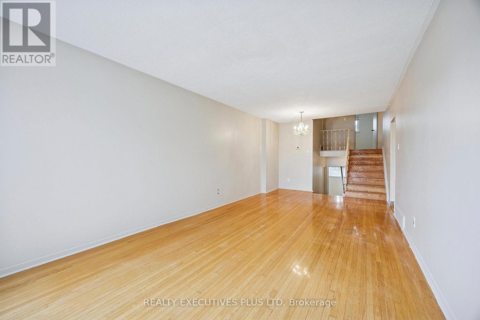 12 Bemberg Court, Toronto, Ontario  M9W 3V5 - Photo 5 - W12489922