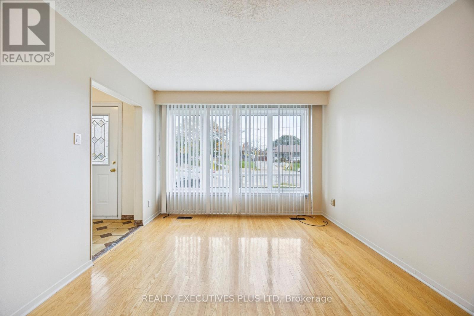 12 Bemberg Court, Toronto, Ontario  M9W 3V5 - Photo 7 - W12489922
