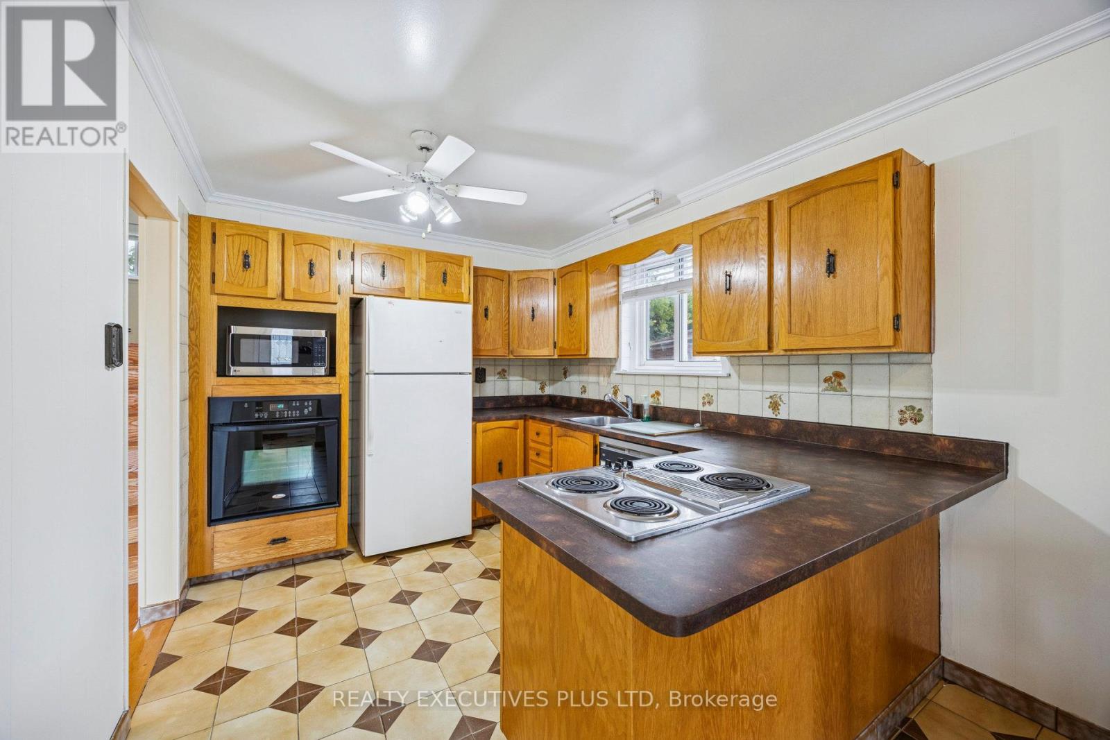 12 Bemberg Court, Toronto, Ontario  M9W 3V5 - Photo 8 - W12489922