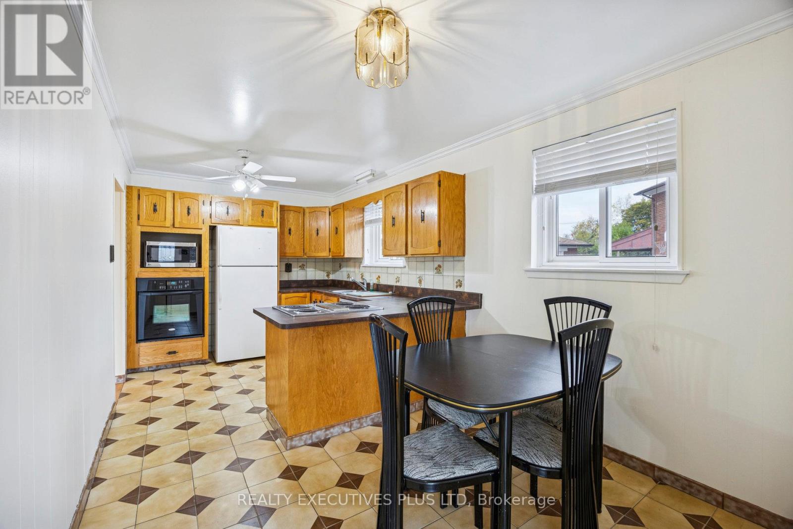 12 Bemberg Court, Toronto, Ontario  M9W 3V5 - Photo 9 - W12489922