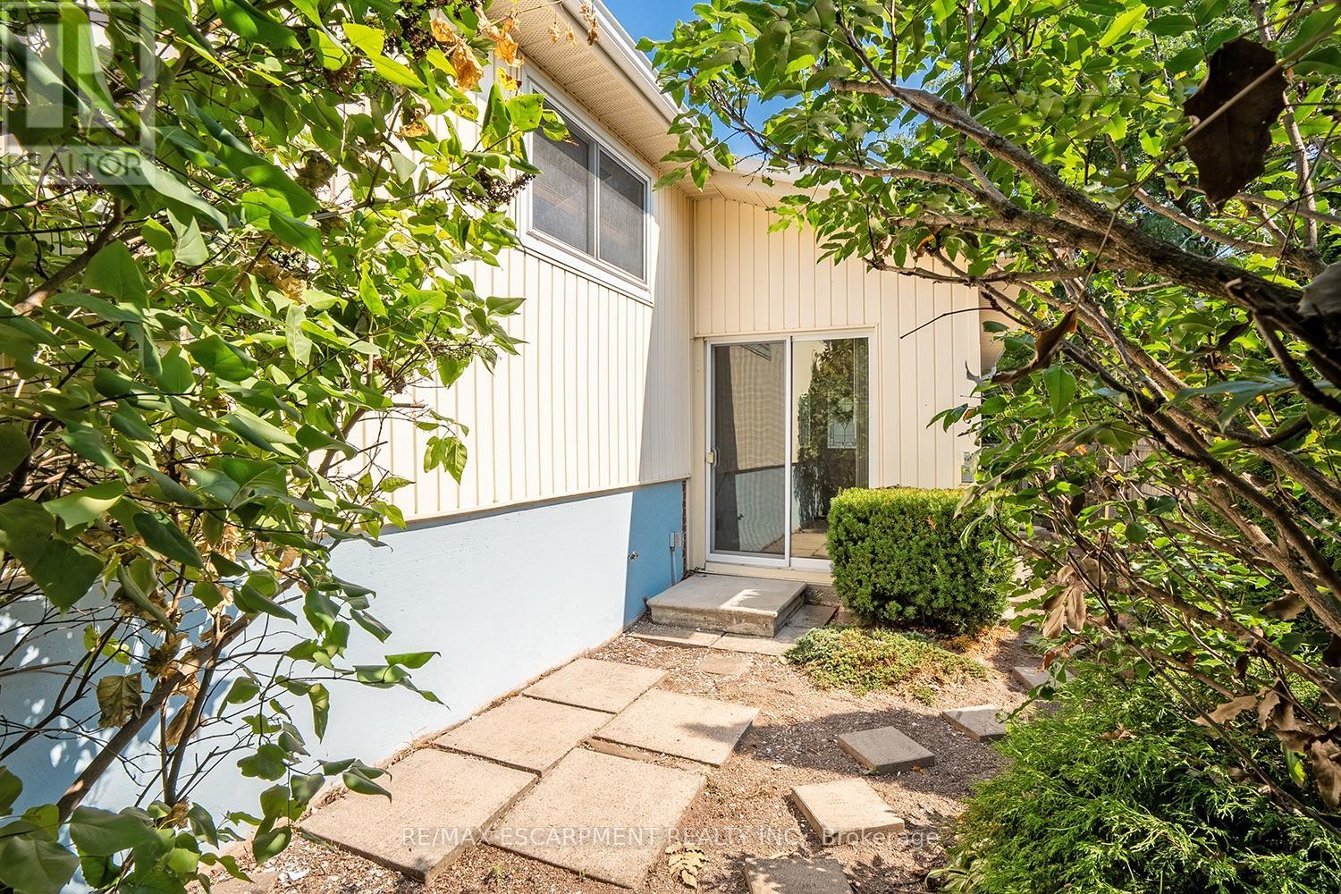 652 Ardleigh Crescent, Burlington, Ontario  L7L 4K8 - Photo 33 - W12489932