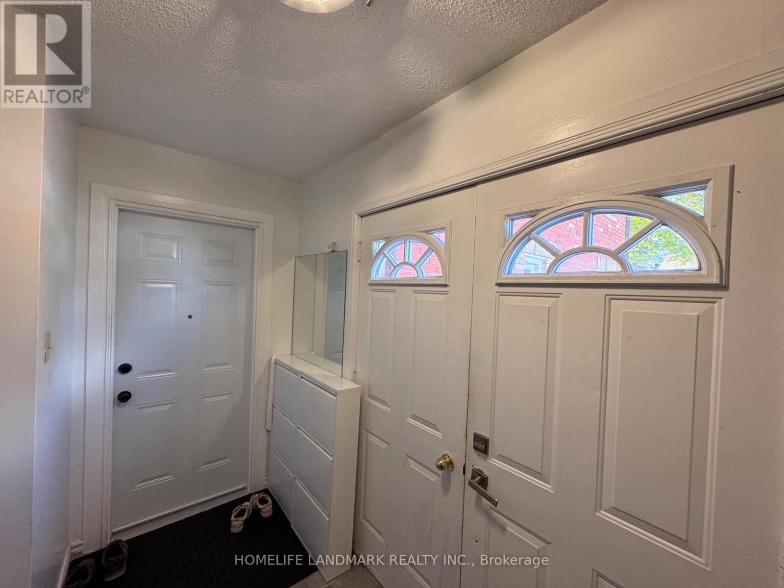 7 Windal Avenue, Toronto, Ontario  M9N 2C2 - Photo 21 - W12489938