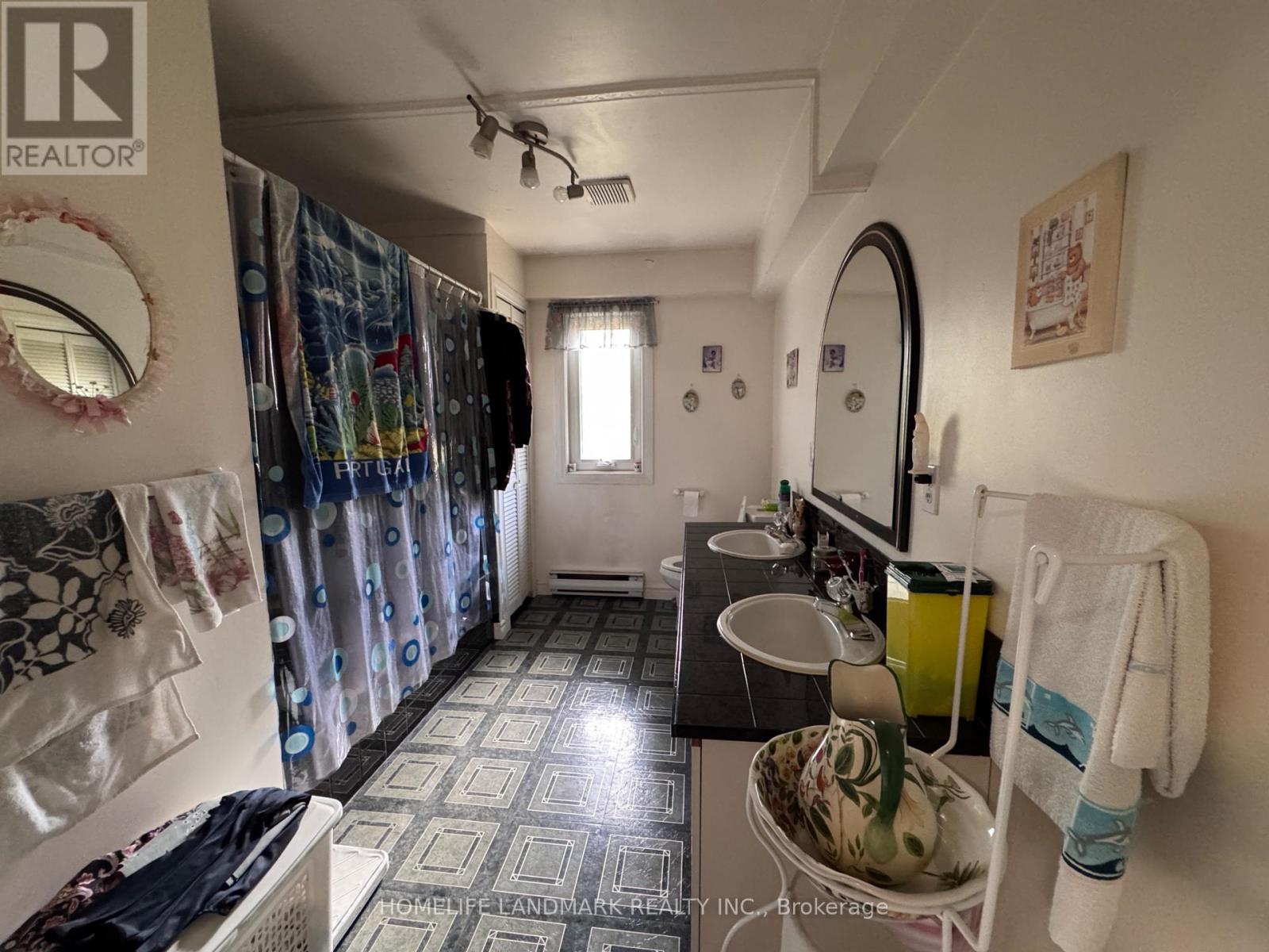 7 Windal Avenue, Toronto, Ontario  M9N 2C2 - Photo 26 - W12489938