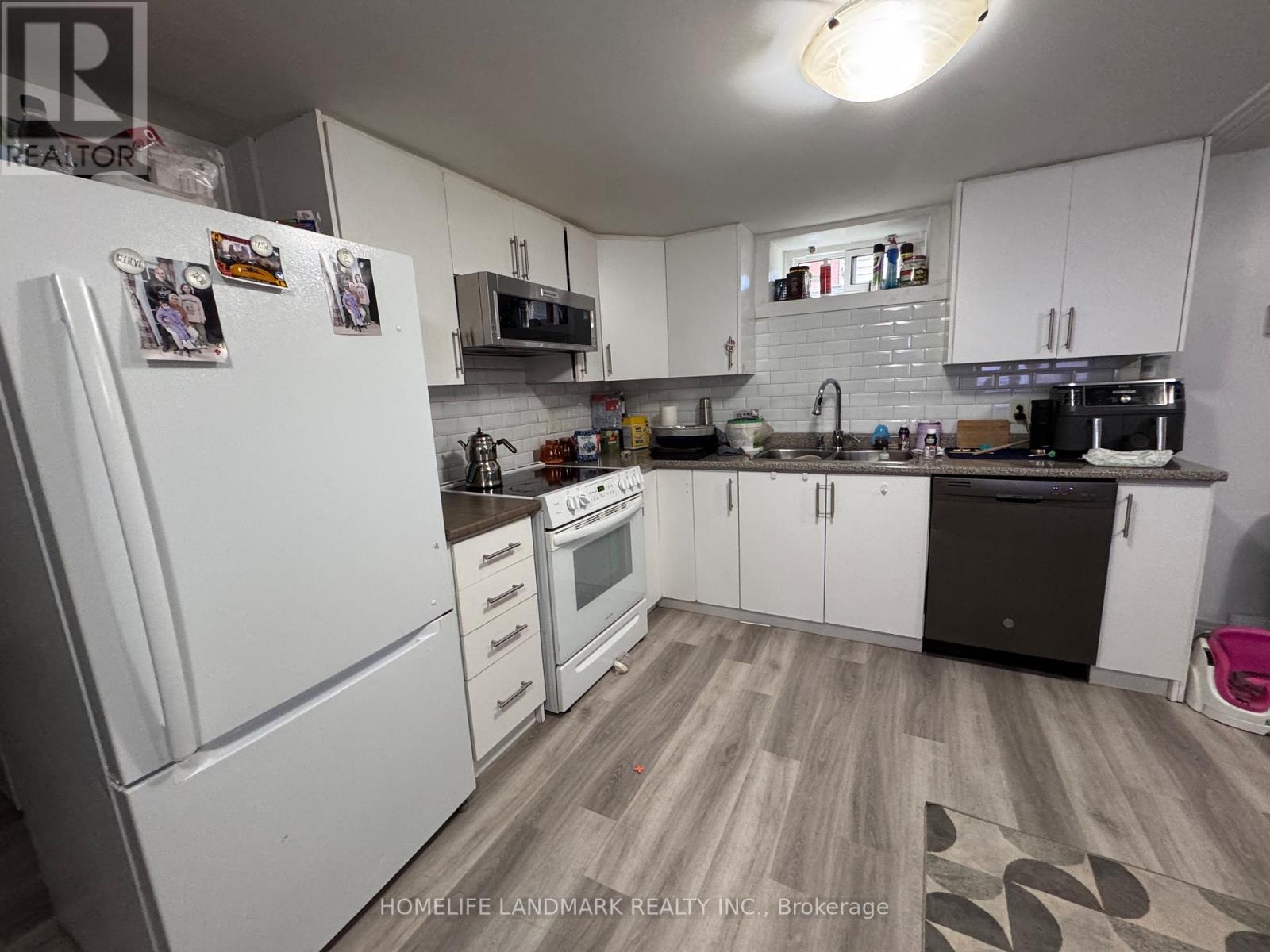 7 Windal Avenue, Toronto, Ontario  M9N 2C2 - Photo 31 - W12489938