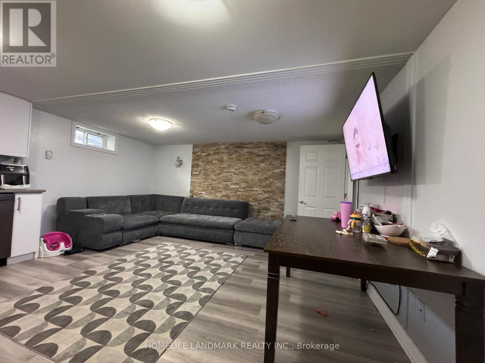 7 Windal Avenue, Toronto, Ontario  M9N 2C2 - Photo 32 - W12489938