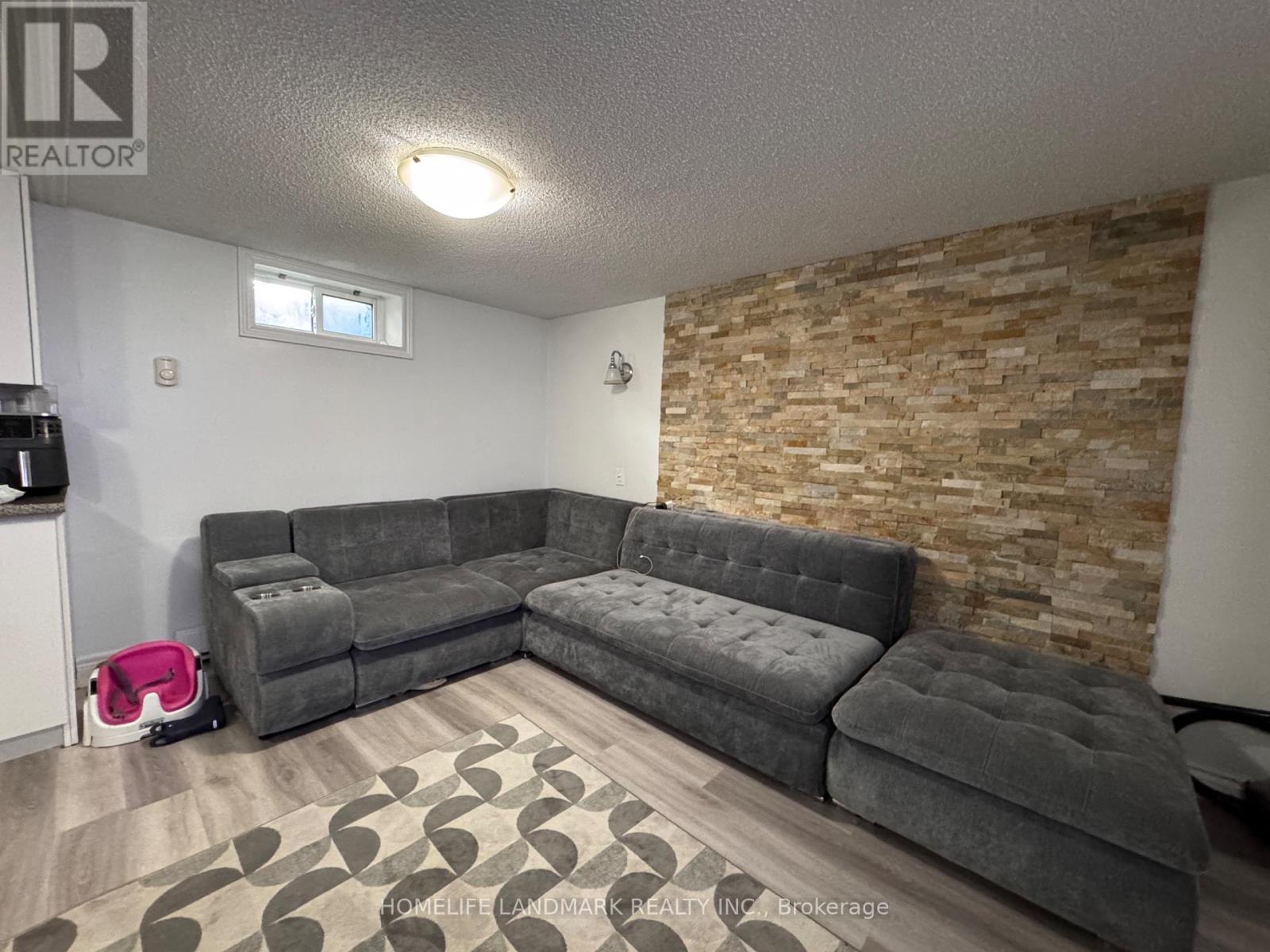 7 Windal Avenue, Toronto, Ontario  M9N 2C2 - Photo 33 - W12489938