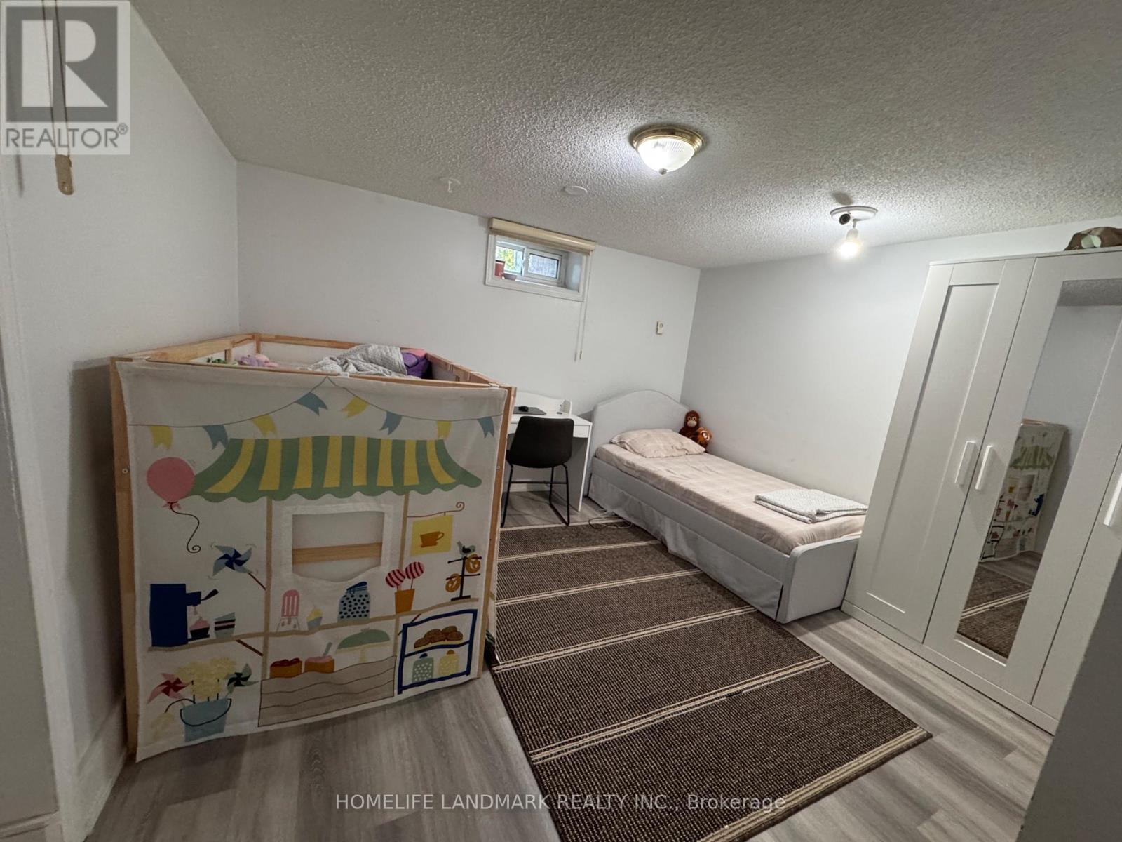 7 Windal Avenue, Toronto, Ontario  M9N 2C2 - Photo 35 - W12489938