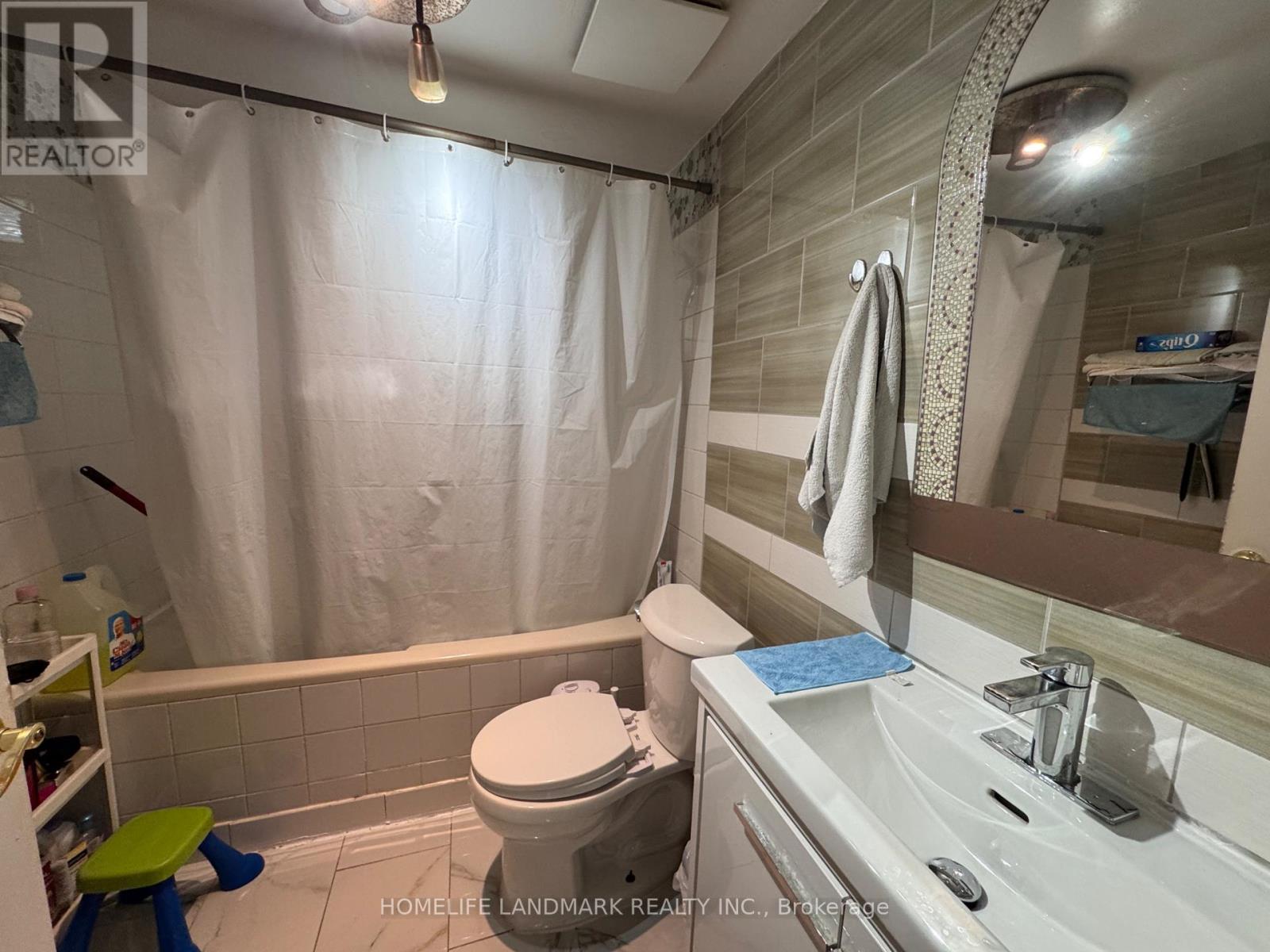 7 Windal Avenue, Toronto, Ontario  M9N 2C2 - Photo 38 - W12489938