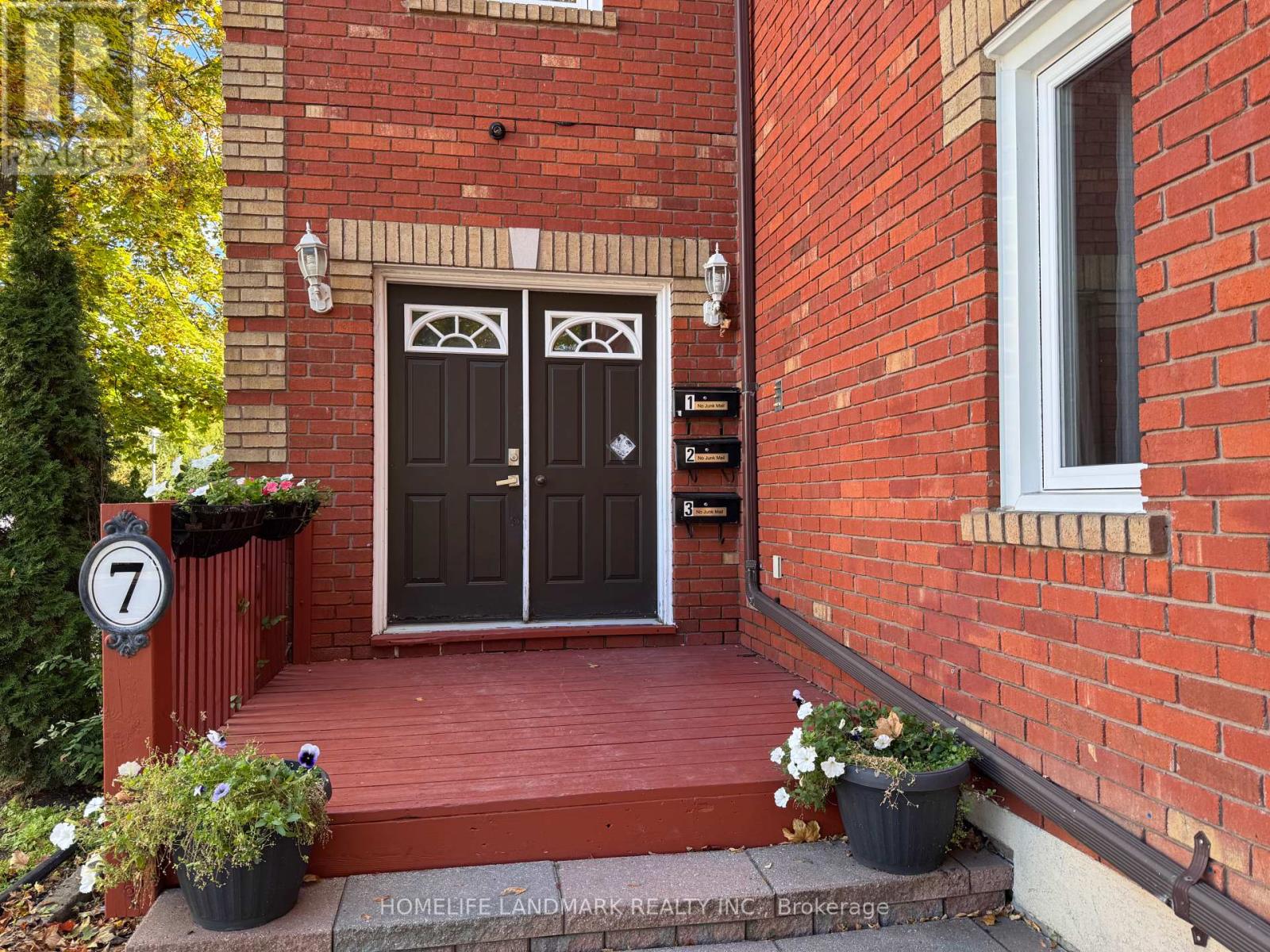 7 Windal Avenue, Toronto, Ontario  M9N 2C2 - Photo 4 - W12489938