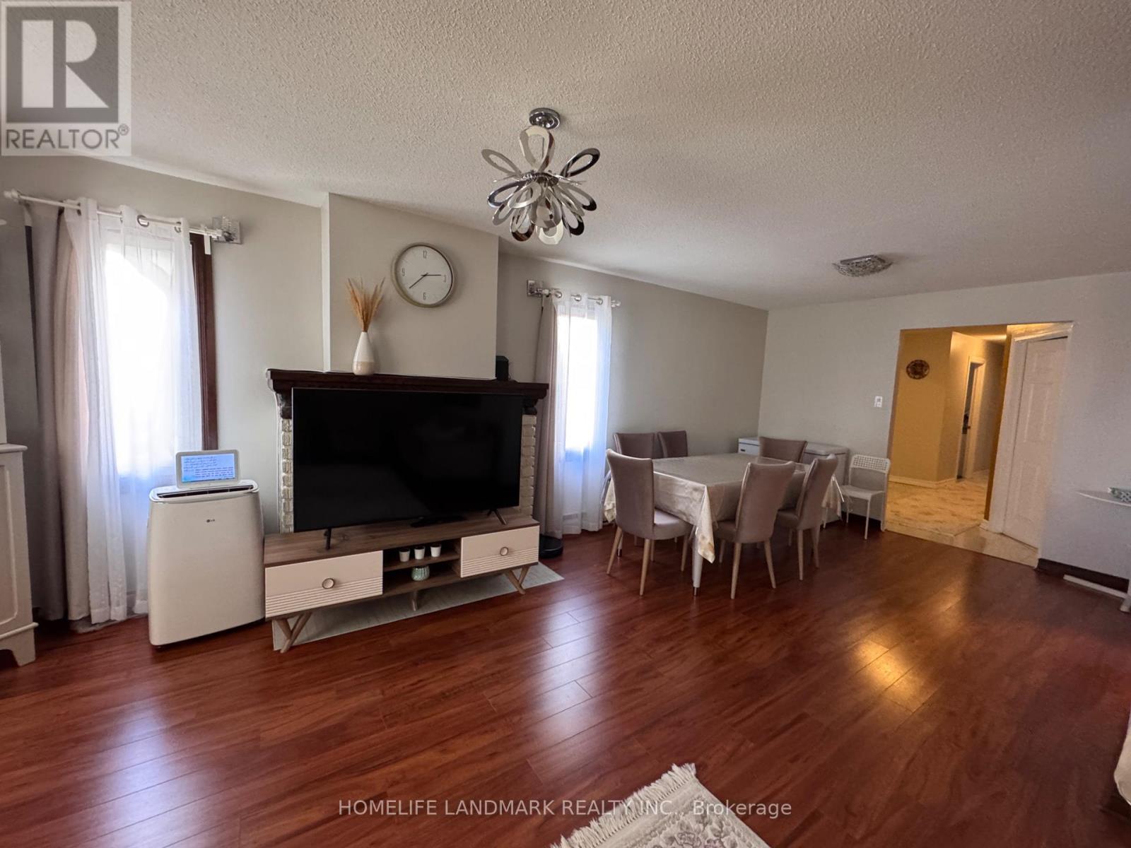 7 Windal Avenue, Toronto, Ontario  M9N 2C2 - Photo 9 - W12489938