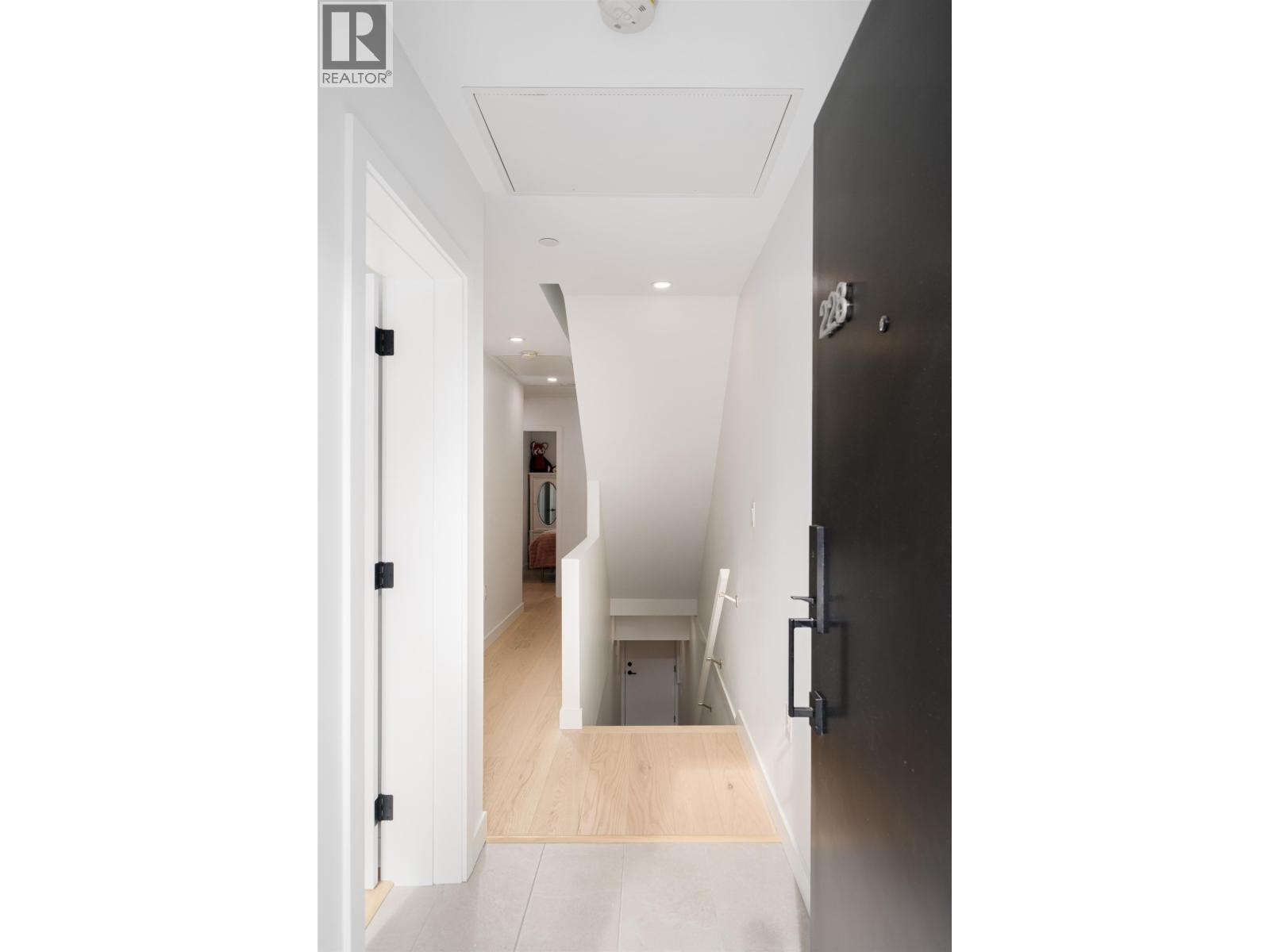 228 650 E 2nd Street, North Vancouver, British Columbia  V7M 1E3 - Photo 5 - R3063173