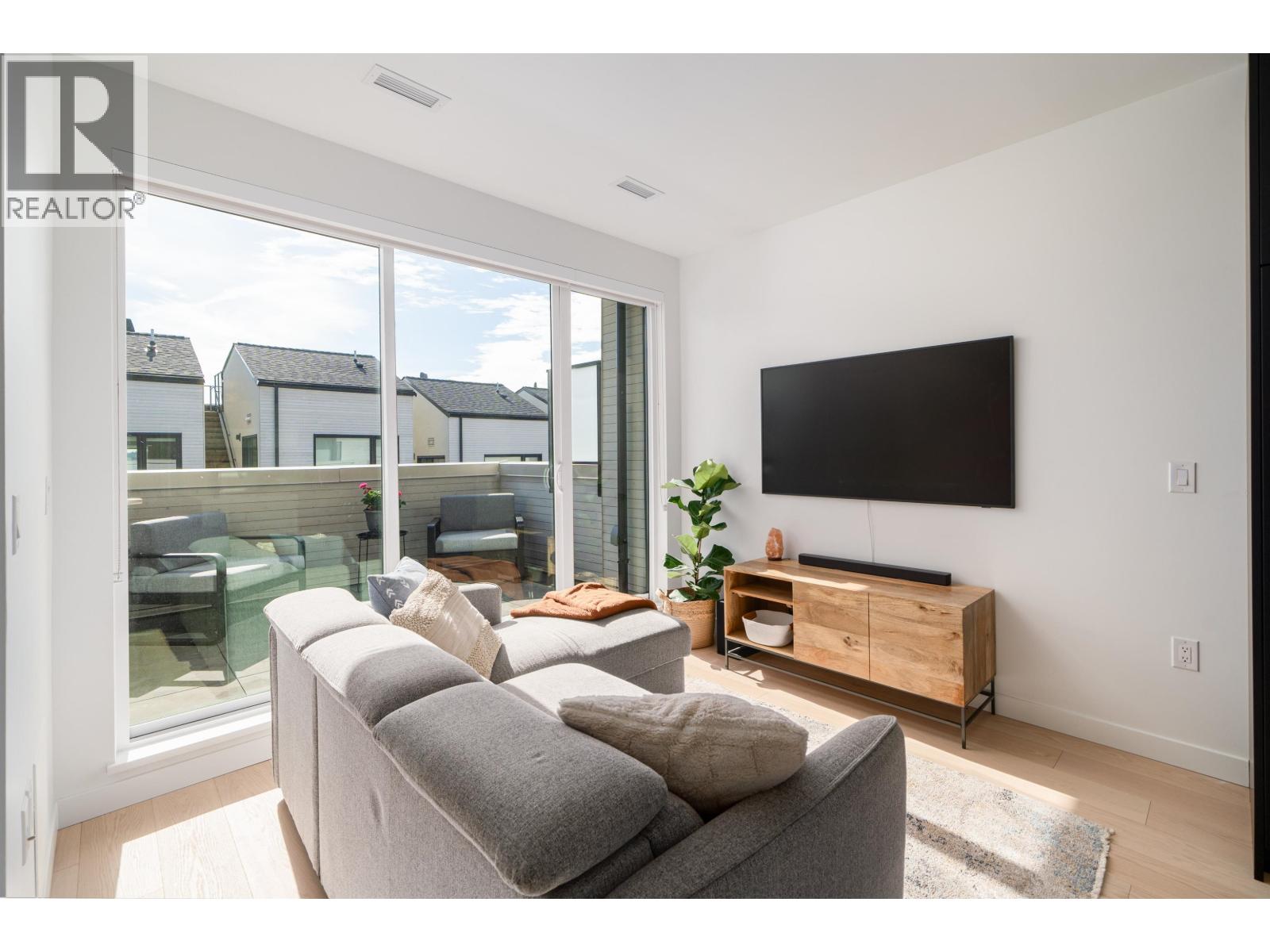 228 650 E 2nd Street, North Vancouver, British Columbia  V7M 1E3 - Photo 16 - R3063173