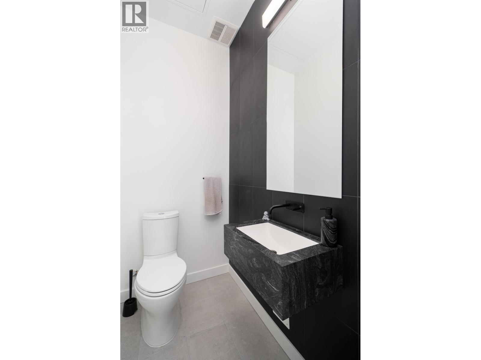 228 650 E 2nd Street, North Vancouver, British Columbia  V7M 1E3 - Photo 17 - R3063173