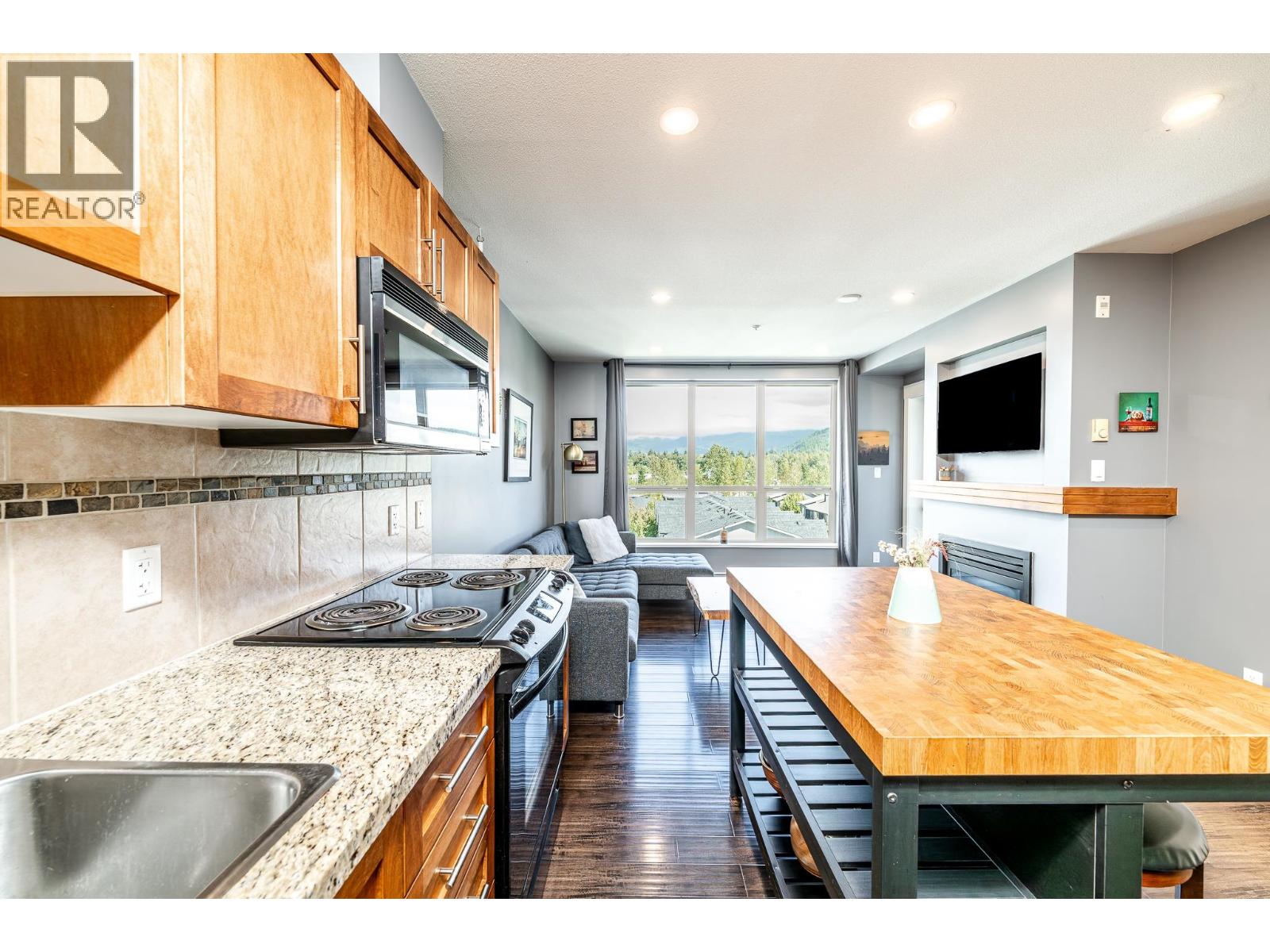 521 1211 Village Green Way, Squamish, British Columbia  V8B 0R7 - Photo 8 - R3063202