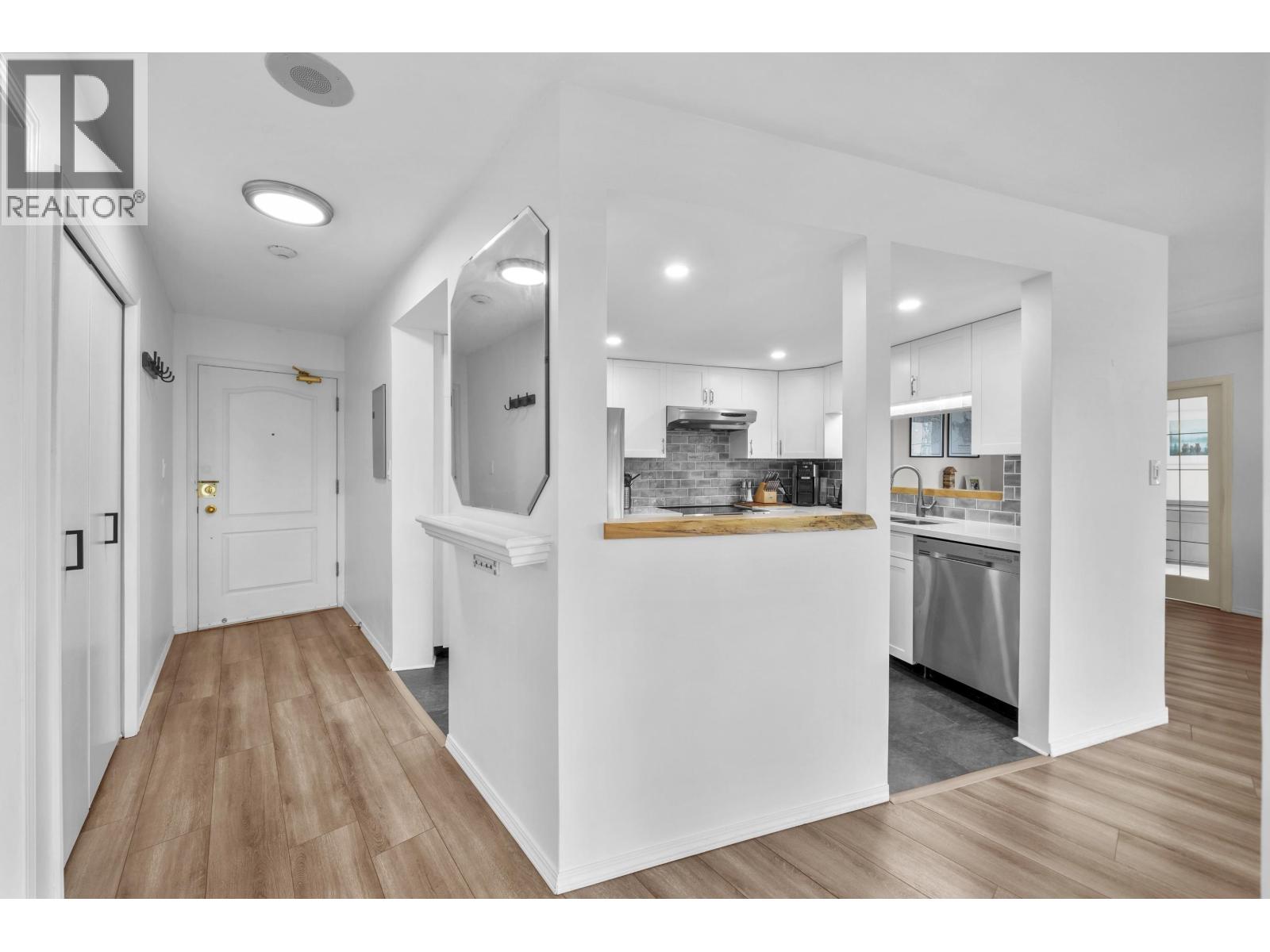 803 995 Roche Point Drive, North Vancouver, British Columbia  V7H 2X4 - Photo 8 - R3063215