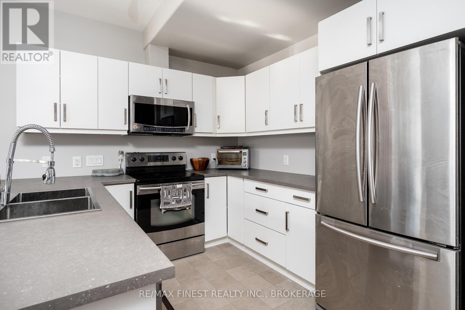 140 Simurda Court, Loyalist, Ontario  K7N 0A8 - Photo 10 - X12468923