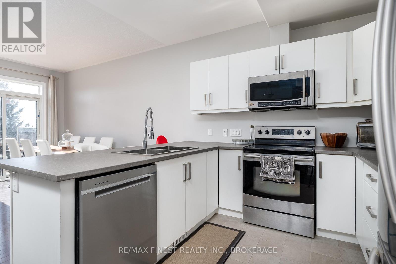 140 Simurda Court, Loyalist, Ontario  K7N 0A8 - Photo 11 - X12468923