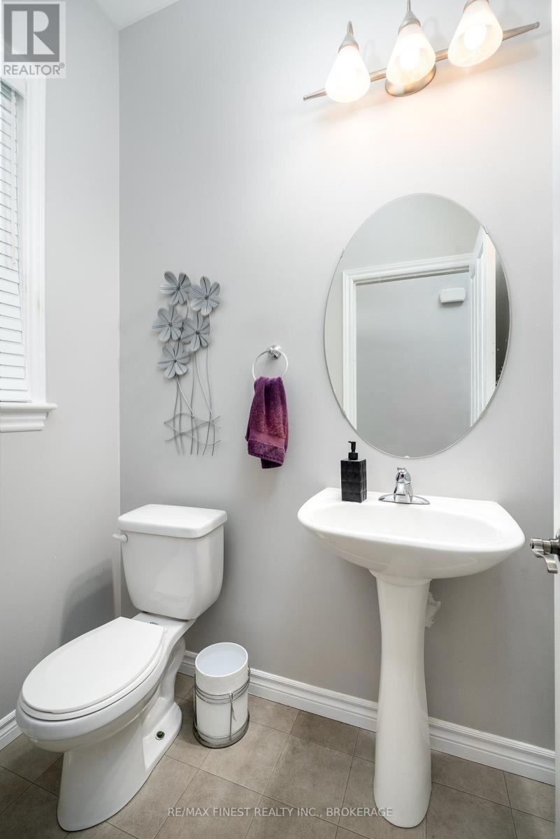 140 Simurda Court, Loyalist, Ontario  K7N 0A8 - Photo 13 - X12468923