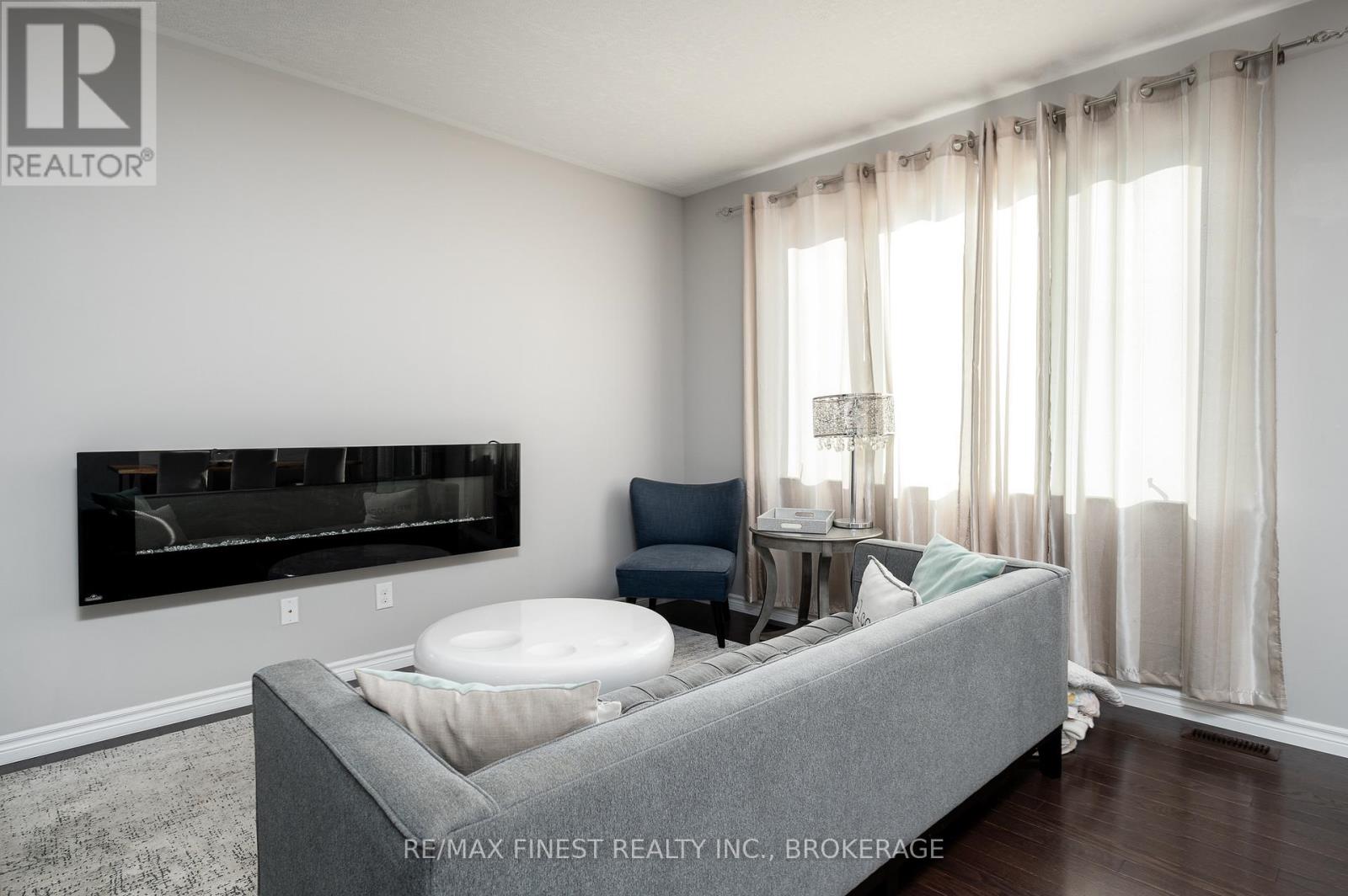 140 Simurda Court, Loyalist, Ontario  K7N 0A8 - Photo 5 - X12468923