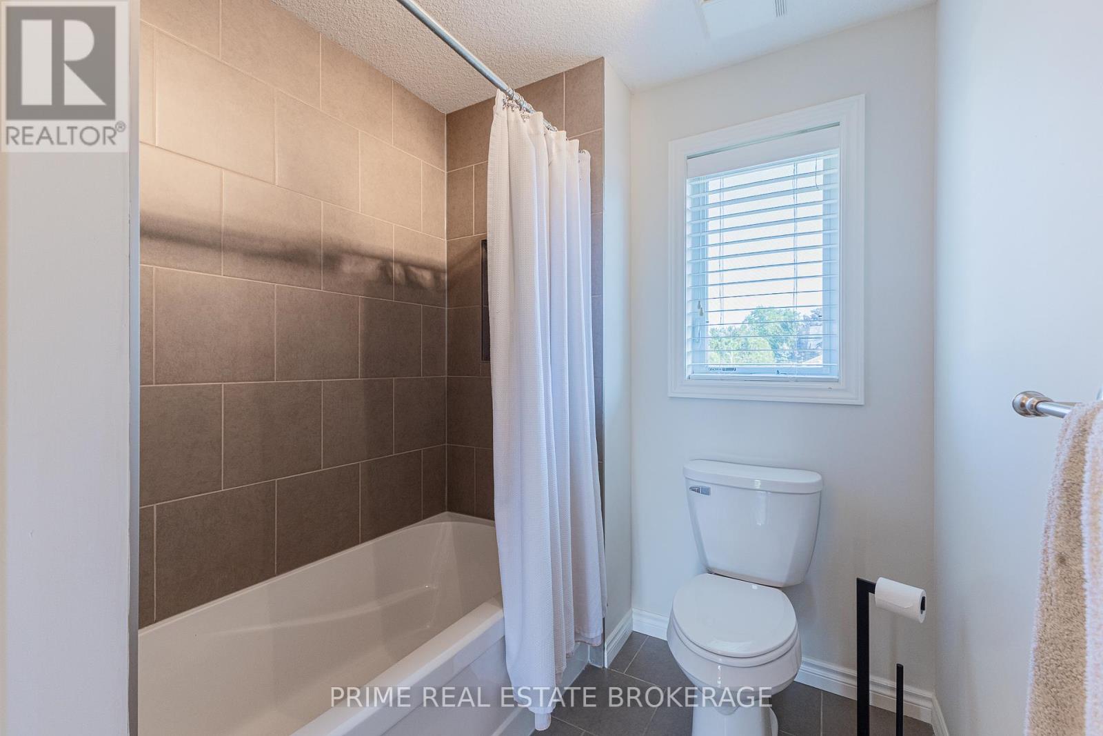 56 Fieldstone Crescent S, Middlesex Centre, Ontario  N0L 1R0 - Photo 30 - X12393685