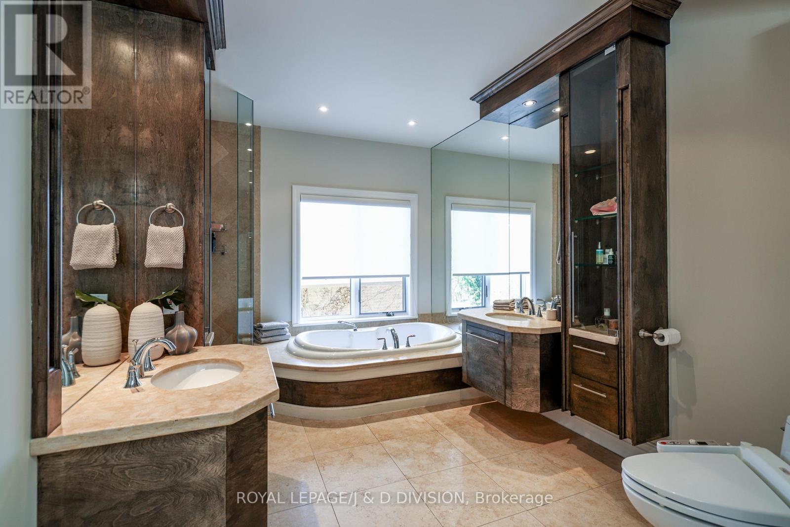 82 Munro Boulevard, Toronto, Ontario  M2P 1C4 - Photo 18 - C12487880