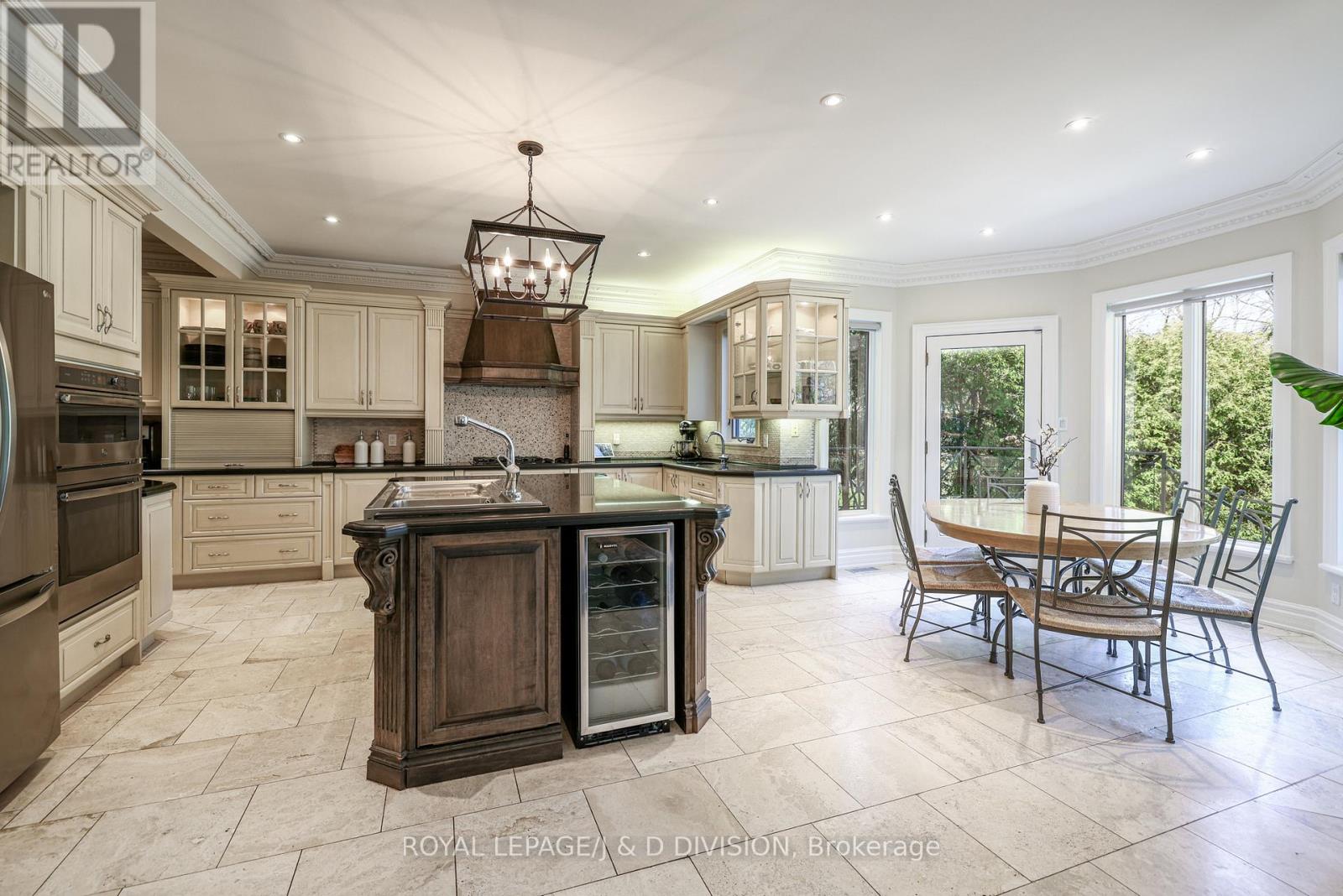 82 Munro Boulevard, Toronto, Ontario  M2P 1C4 - Photo 9 - C12487880