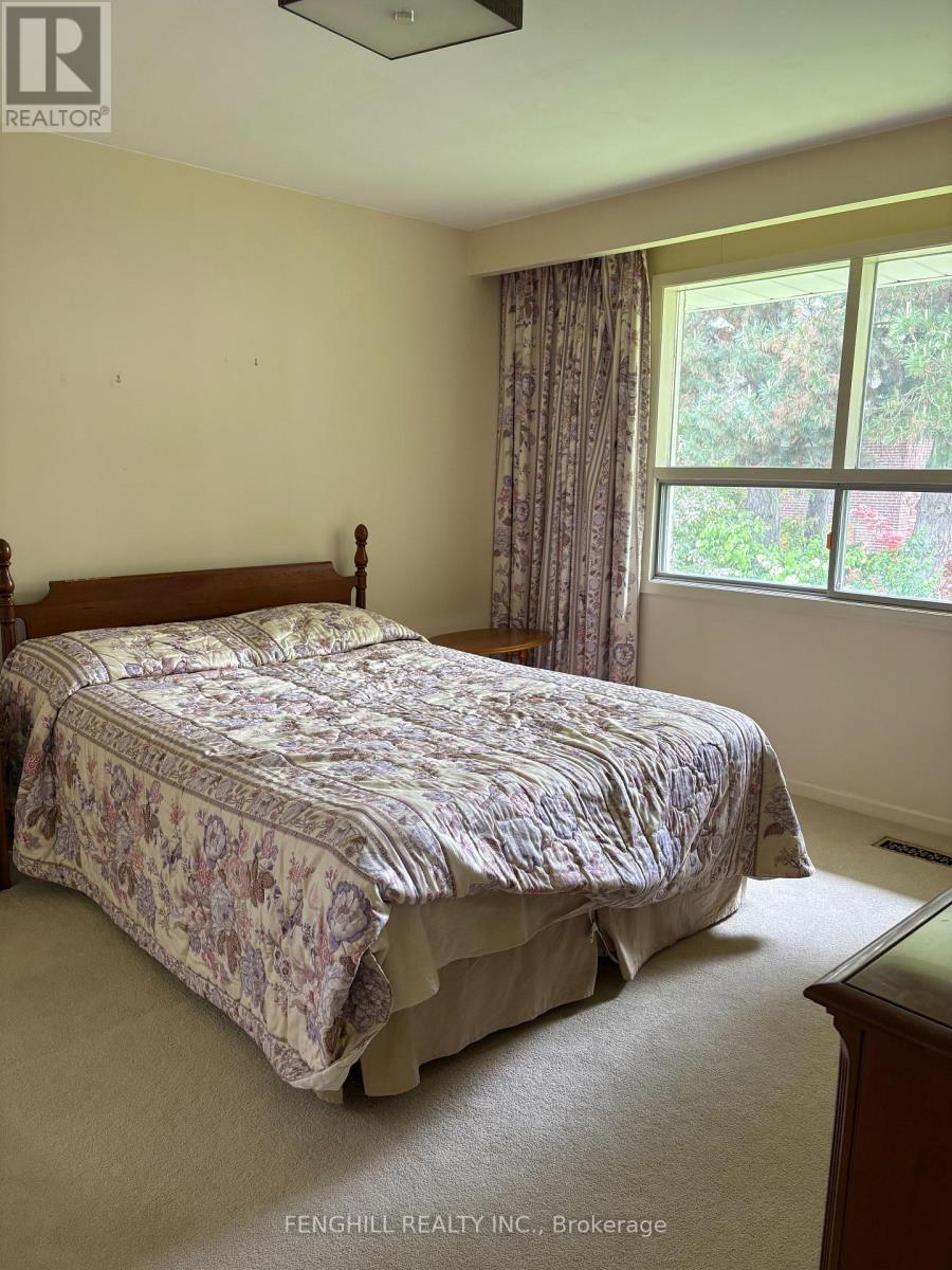 152 Fenn Avenue, Toronto, Ontario  M2P 1X9 - Photo 11 - C12490116