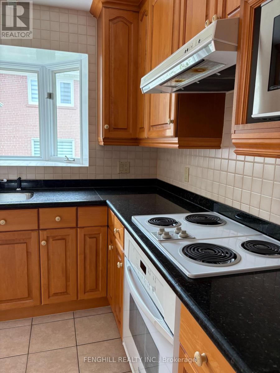 152 Fenn Avenue, Toronto, Ontario  M2P 1X9 - Photo 3 - C12490116