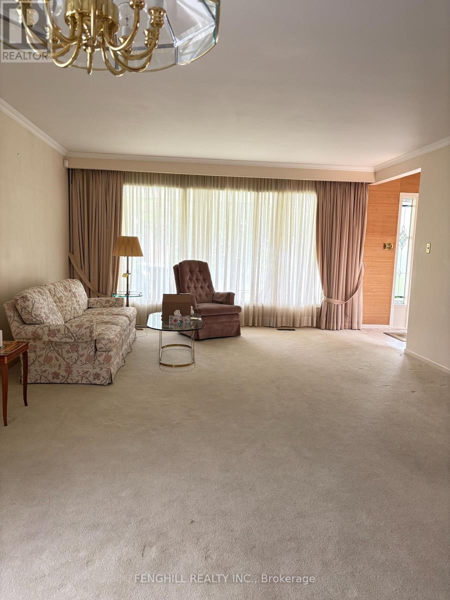 152 Fenn Avenue, Toronto, Ontario  M2P 1X9 - Photo 5 - C12490116