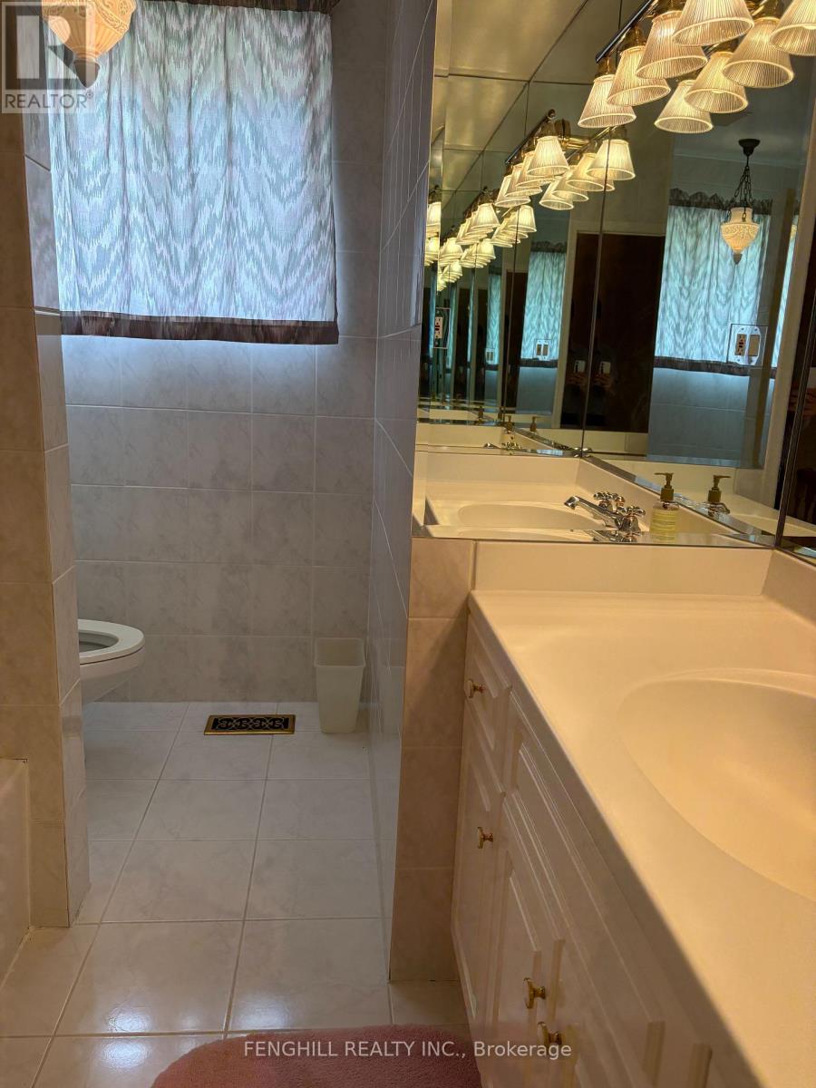 152 Fenn Avenue, Toronto, Ontario  M2P 1X9 - Photo 8 - C12490116