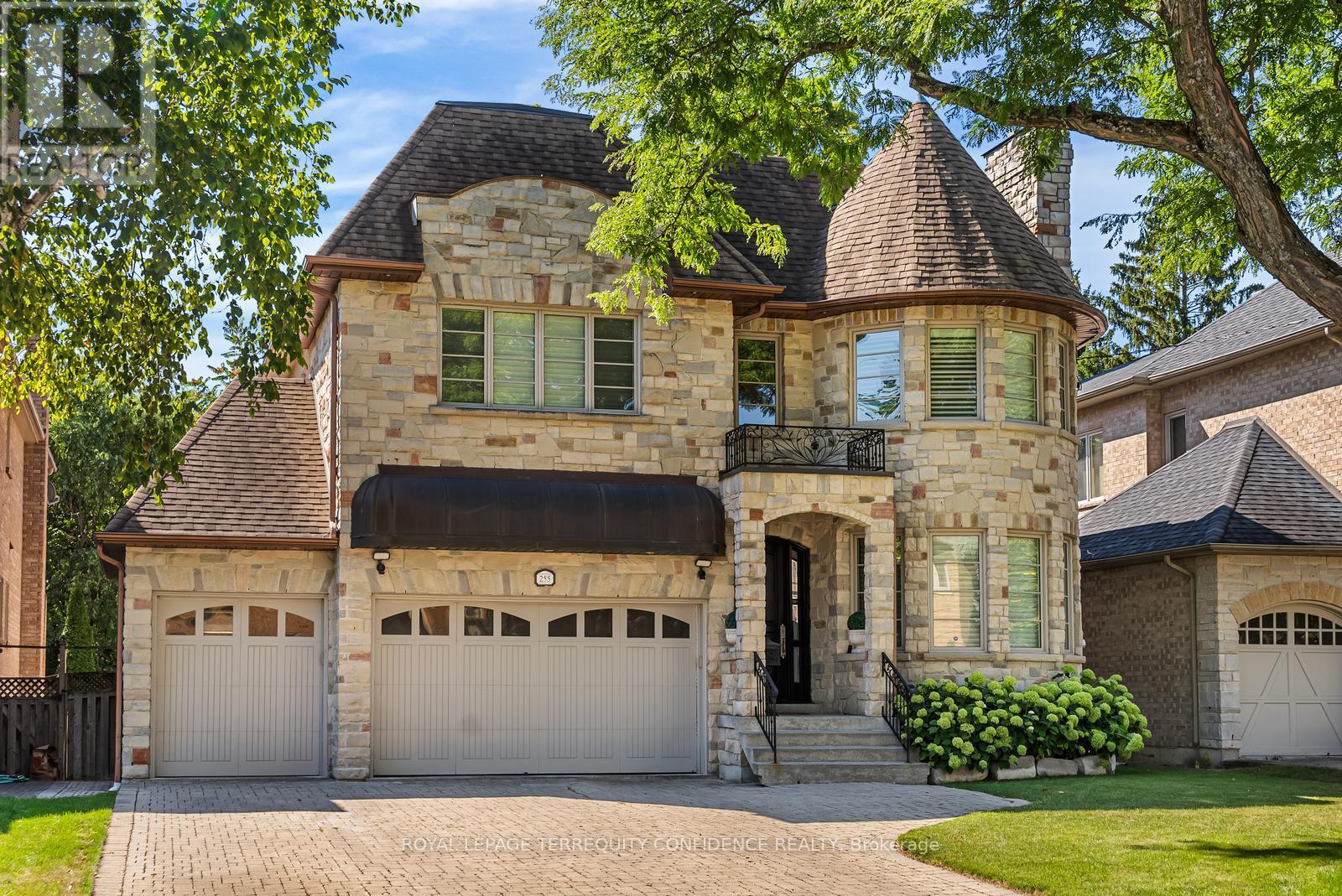 255 DUNVIEW AVENUE, Toronto, Ontario