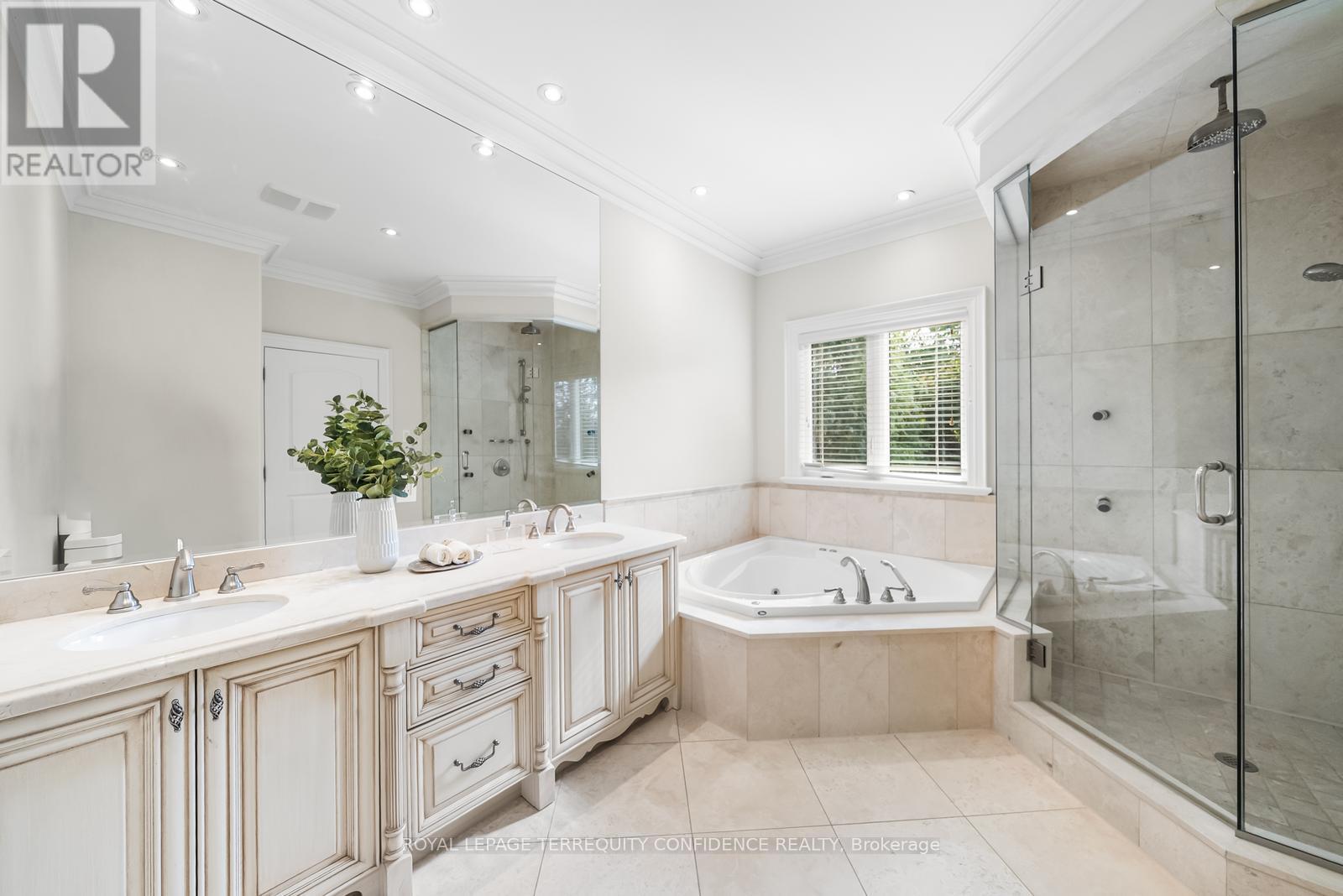 255 Dunview Avenue, Toronto, Ontario  M2N 4J3 - Photo 24 - C12490160